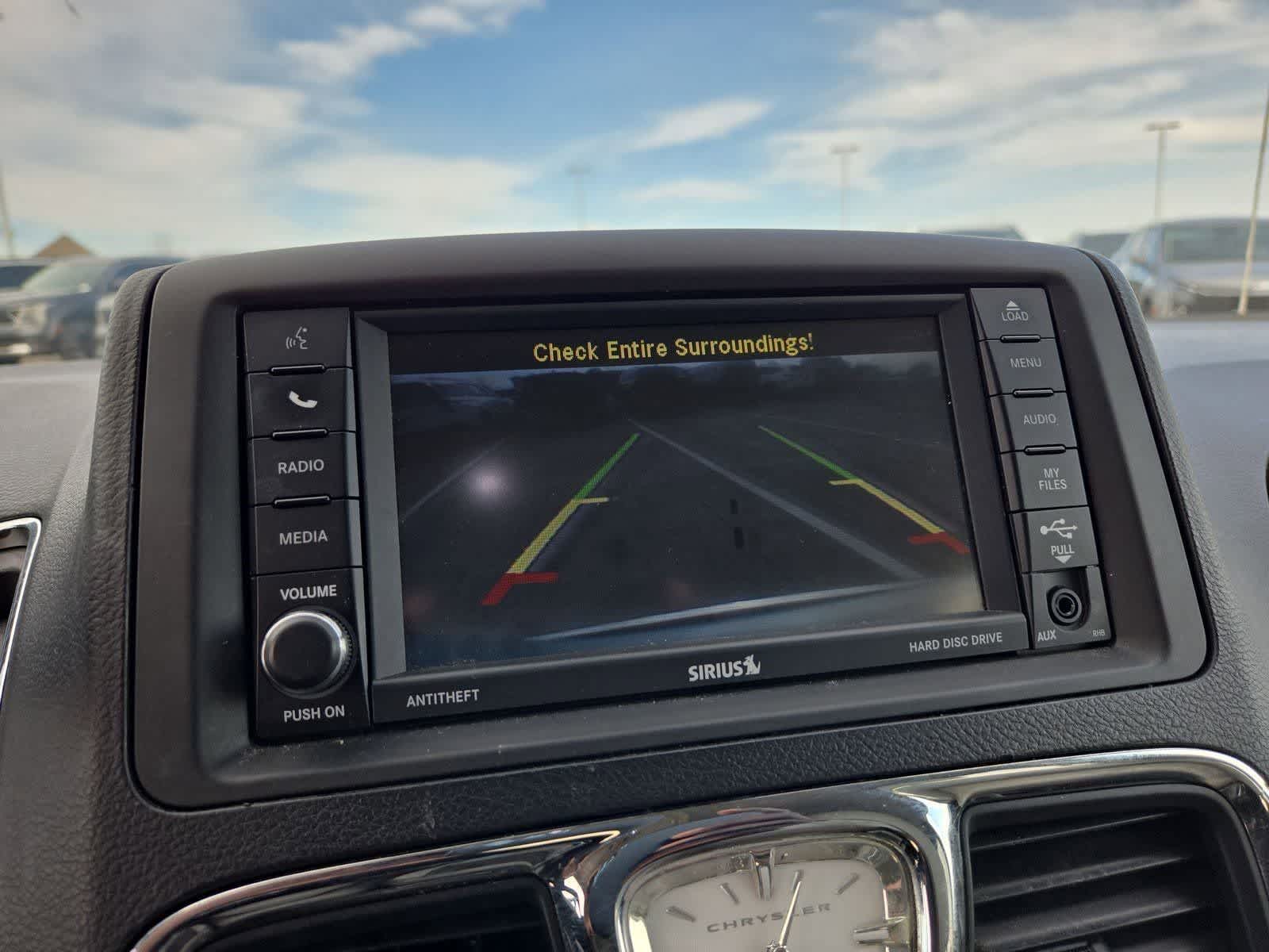 Thumbnail: 2013 Chrysler Town & Country - 26