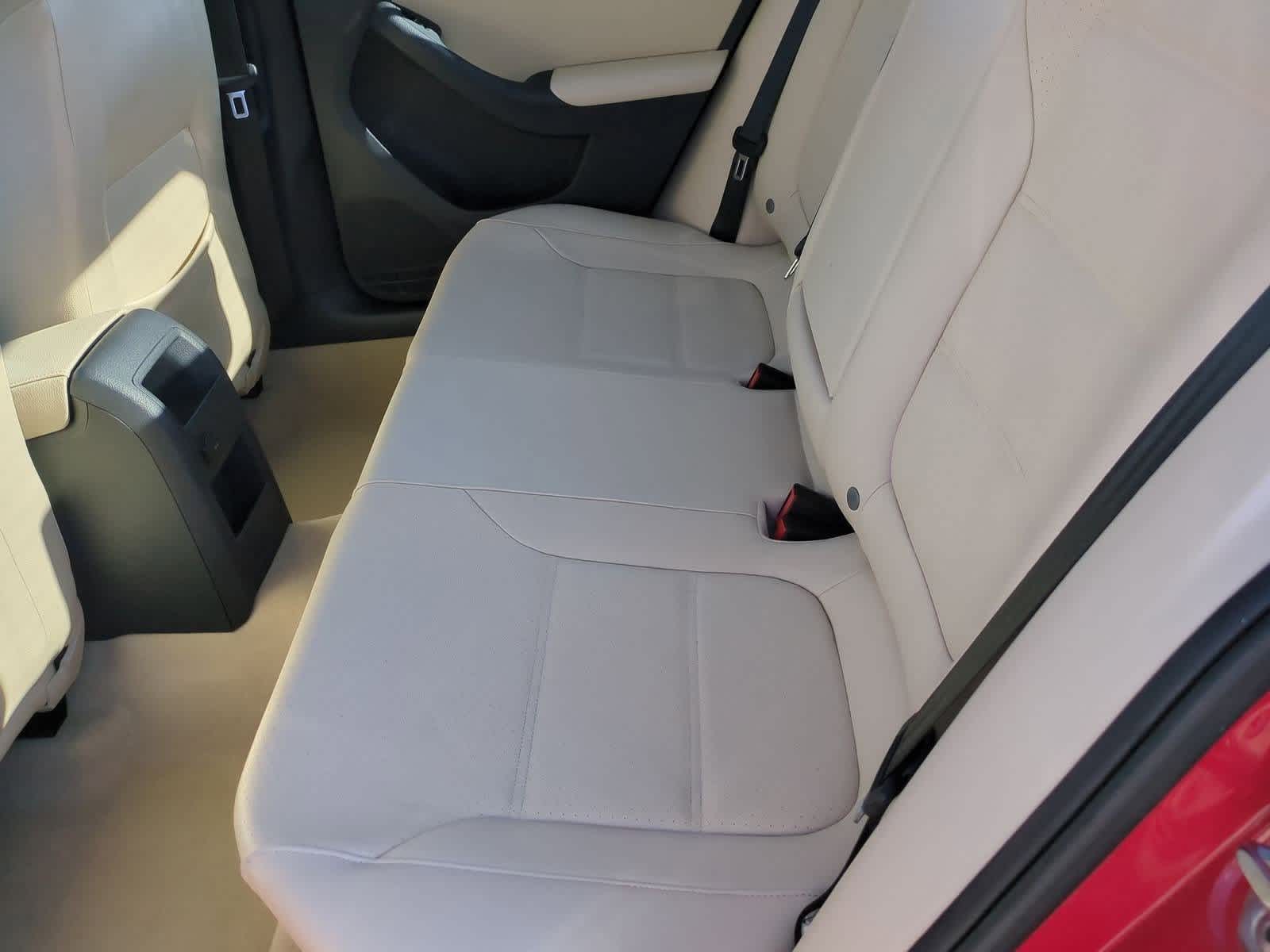 Thumbnail: 2015 Volkswagen Jetta - 18