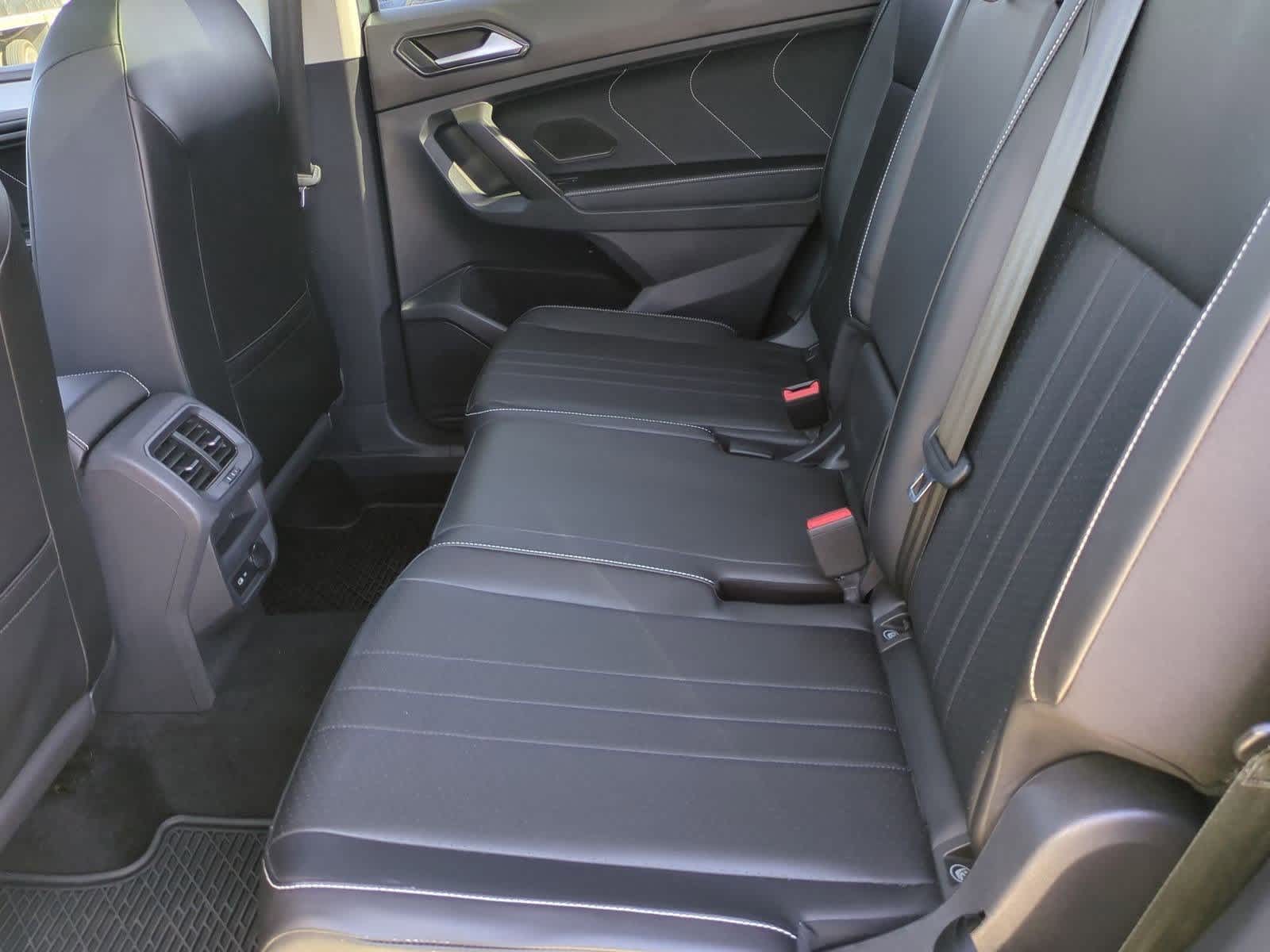 Thumbnail: 2022 Volkswagen Tiguan - 19