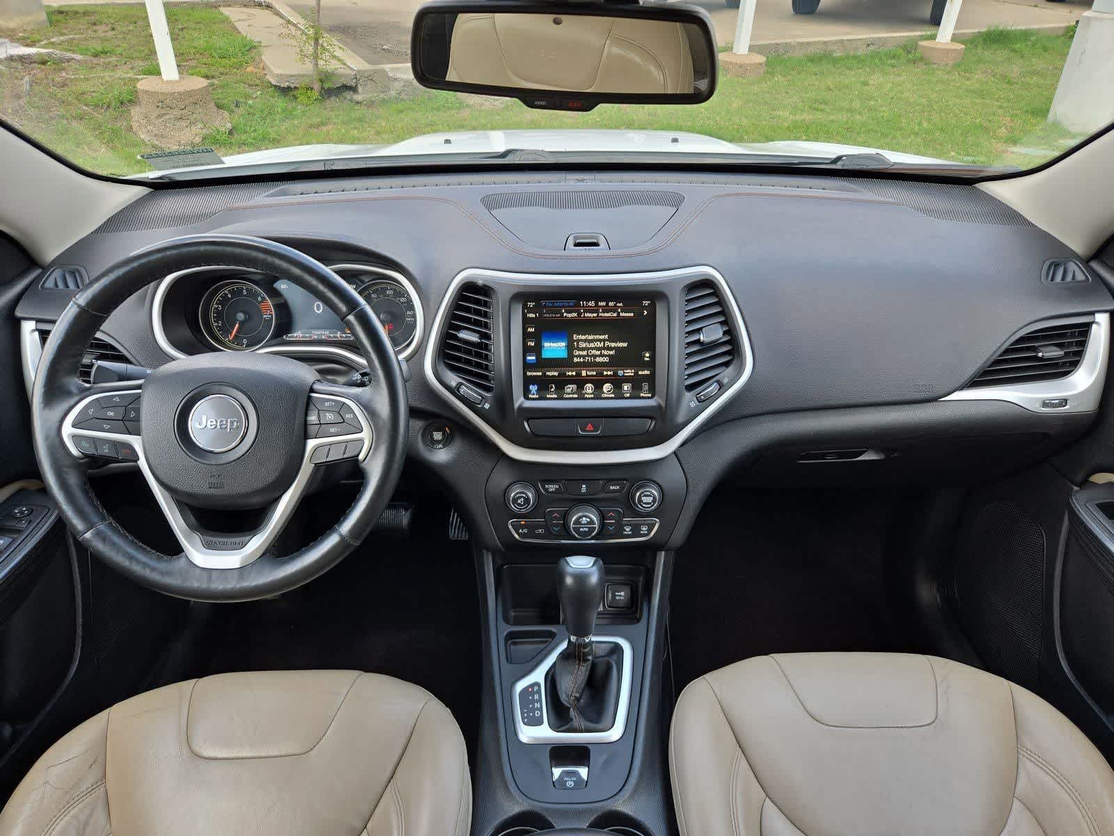 Thumbnail: 2017 Jeep Cherokee - 14