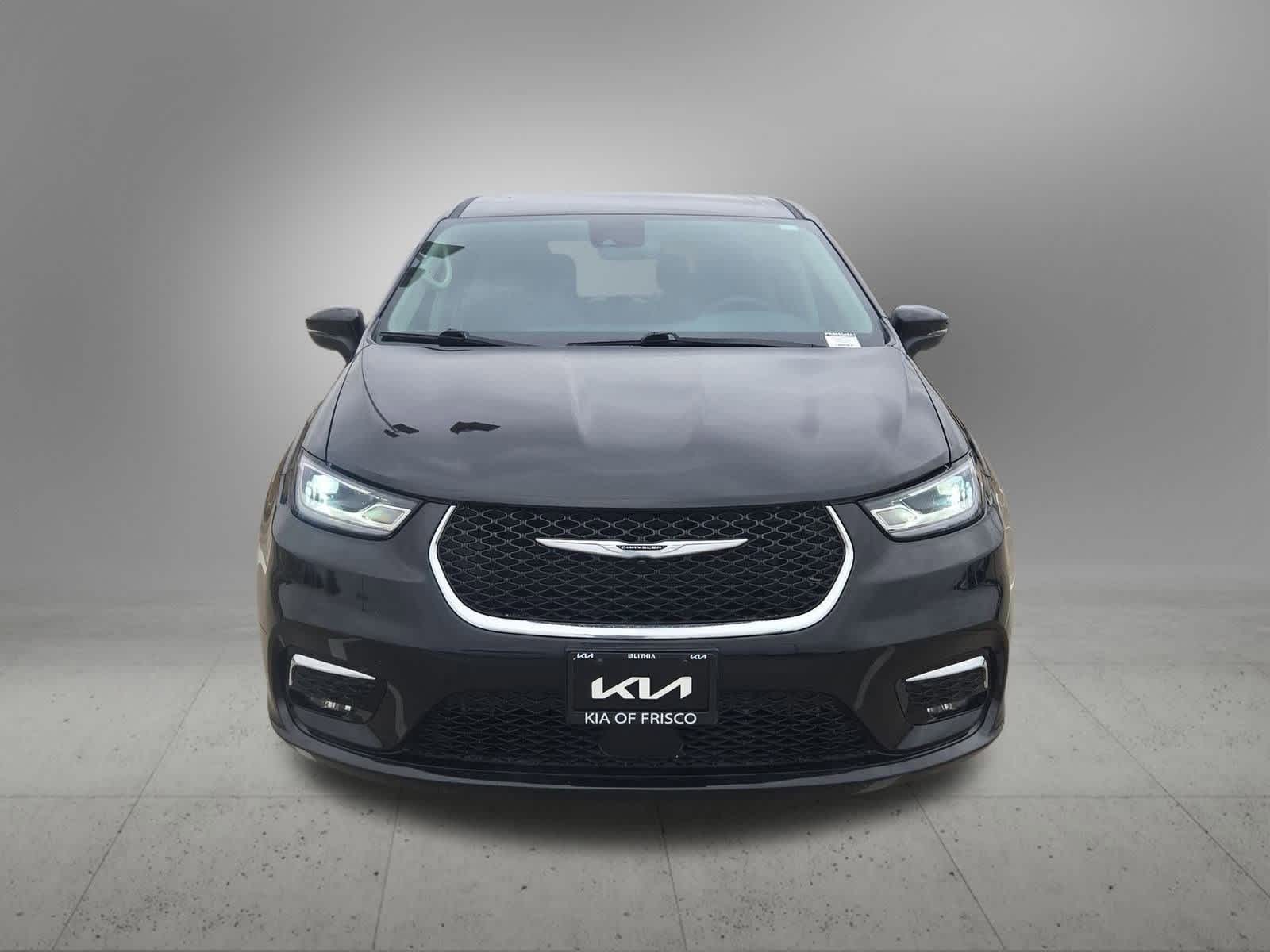 Thumbnail: 2023 Chrysler Pacifica - 9