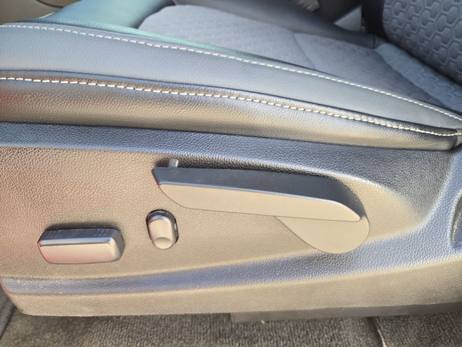 Thumbnail: 2017 Chevrolet Colorado - 16