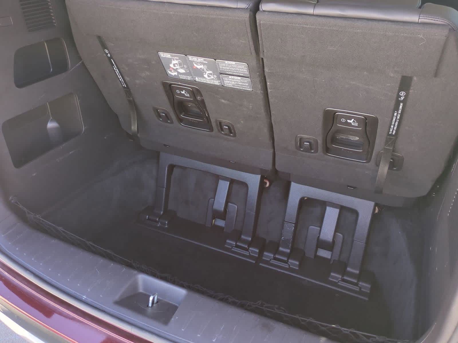 Thumbnail: 2023 Kia Carnival - 32