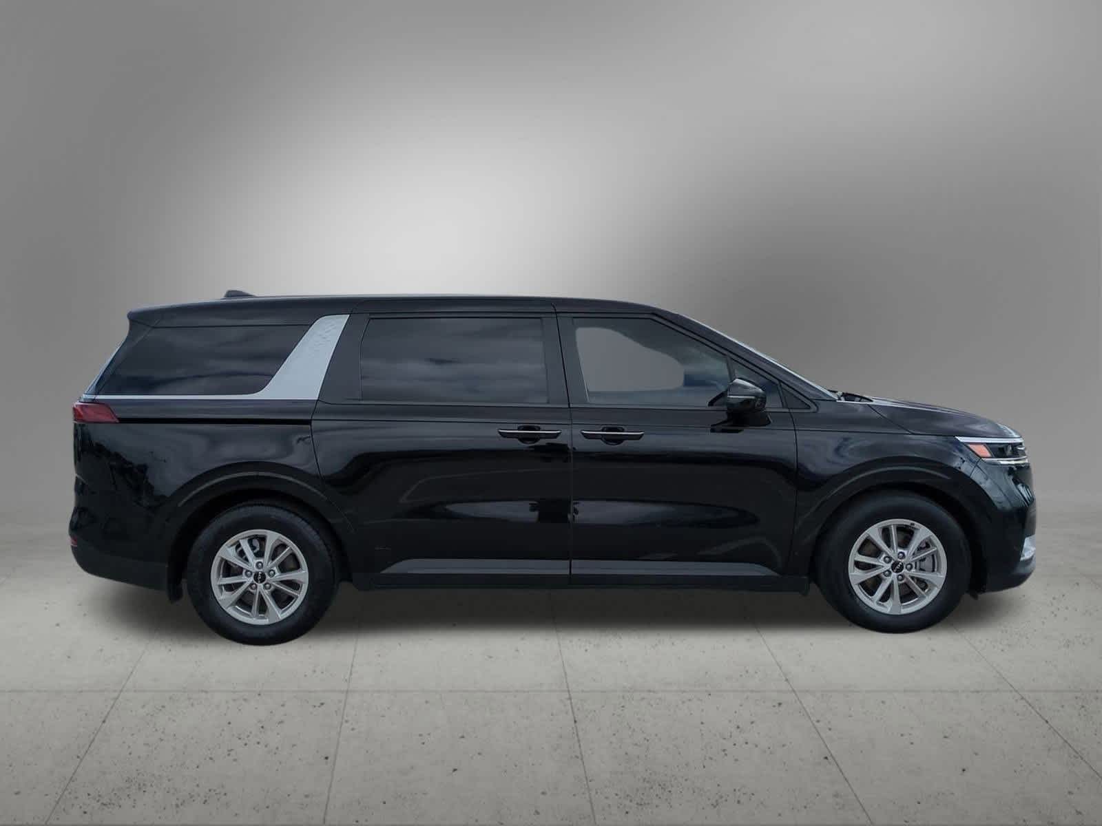 Thumbnail: 2023 Kia Carnival - 7