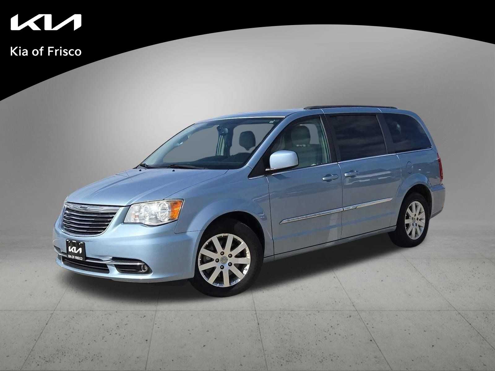 Thumbnail: 2013 Chrysler Town & Country - 1
