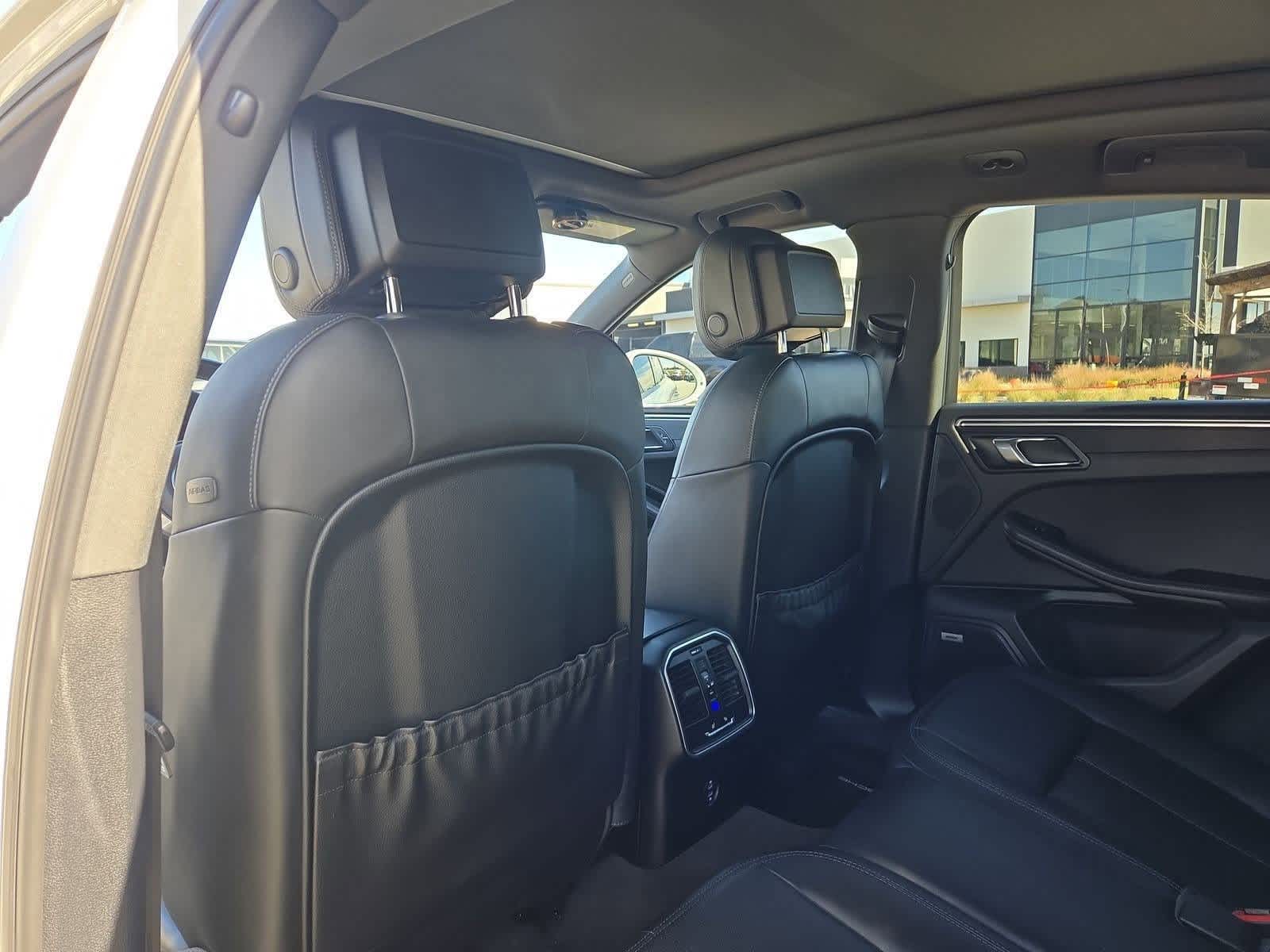 Thumbnail: 2020 Porsche Macan - 17