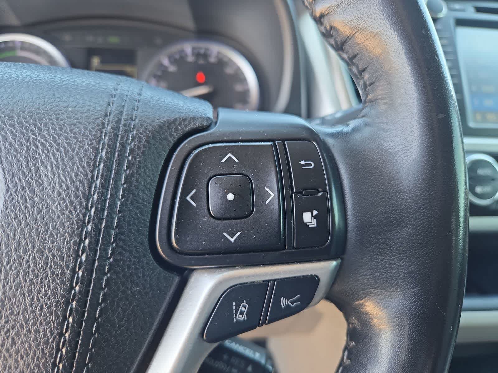 Thumbnail: 2018 Toyota Highlander - 24