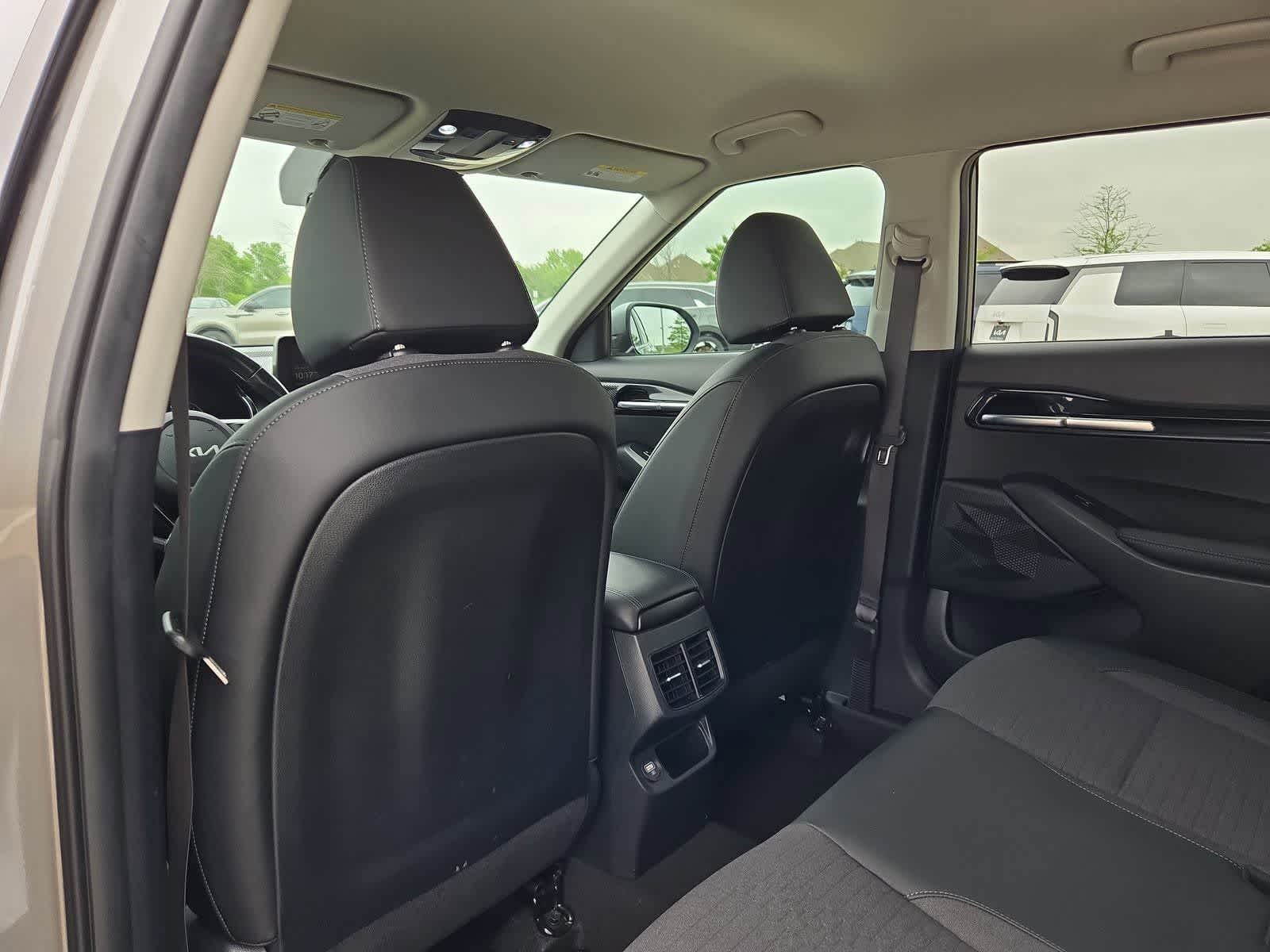 Thumbnail: 2023 Kia Seltos - 16