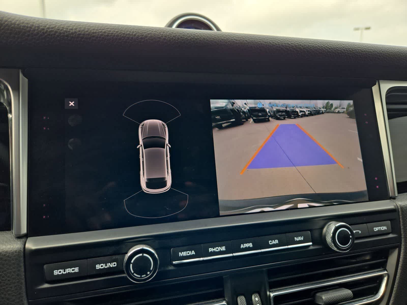 Thumbnail: 2020 Porsche Macan - 27