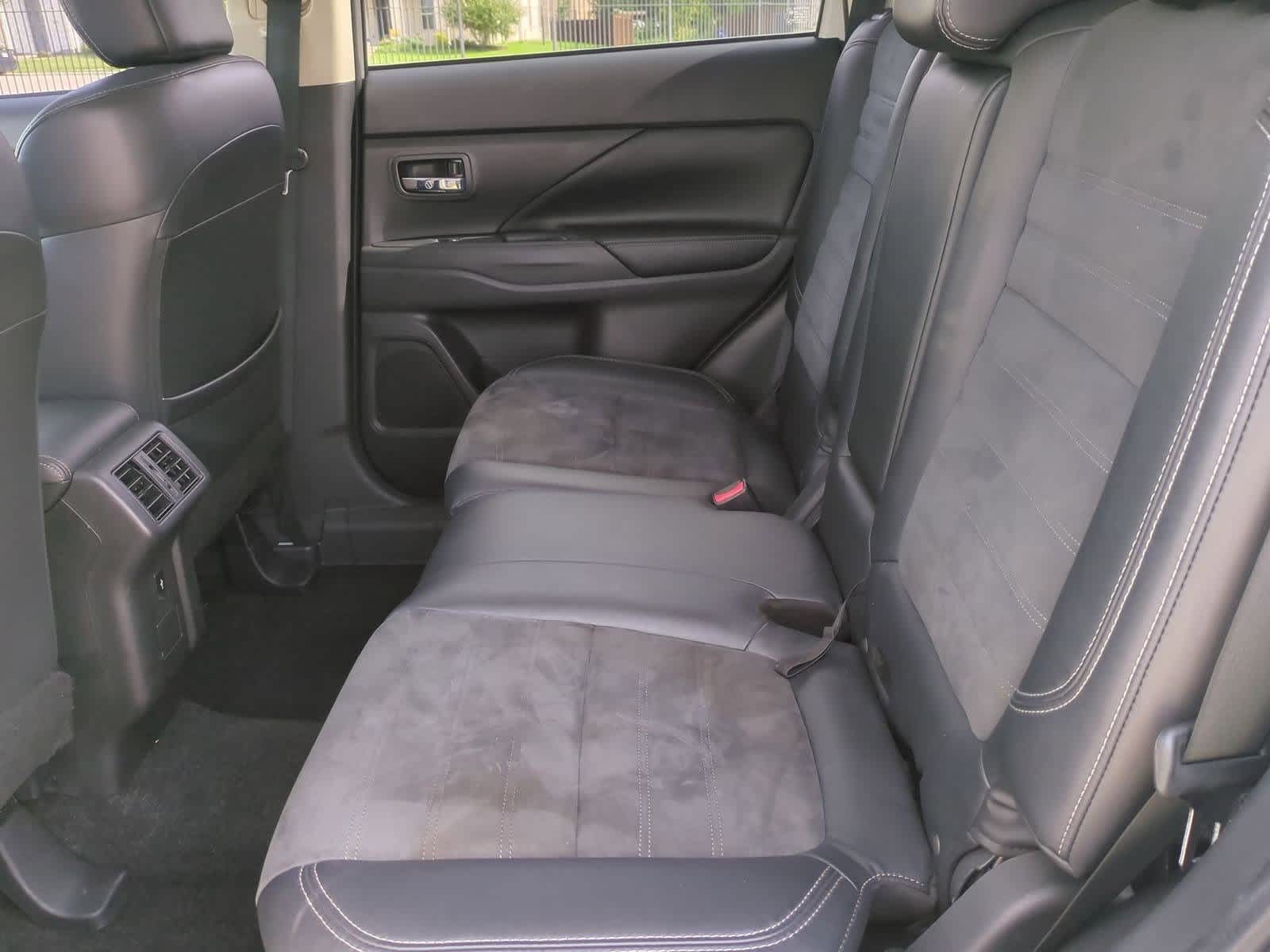 Thumbnail: 2019 Mitsubishi Outlander - 20
