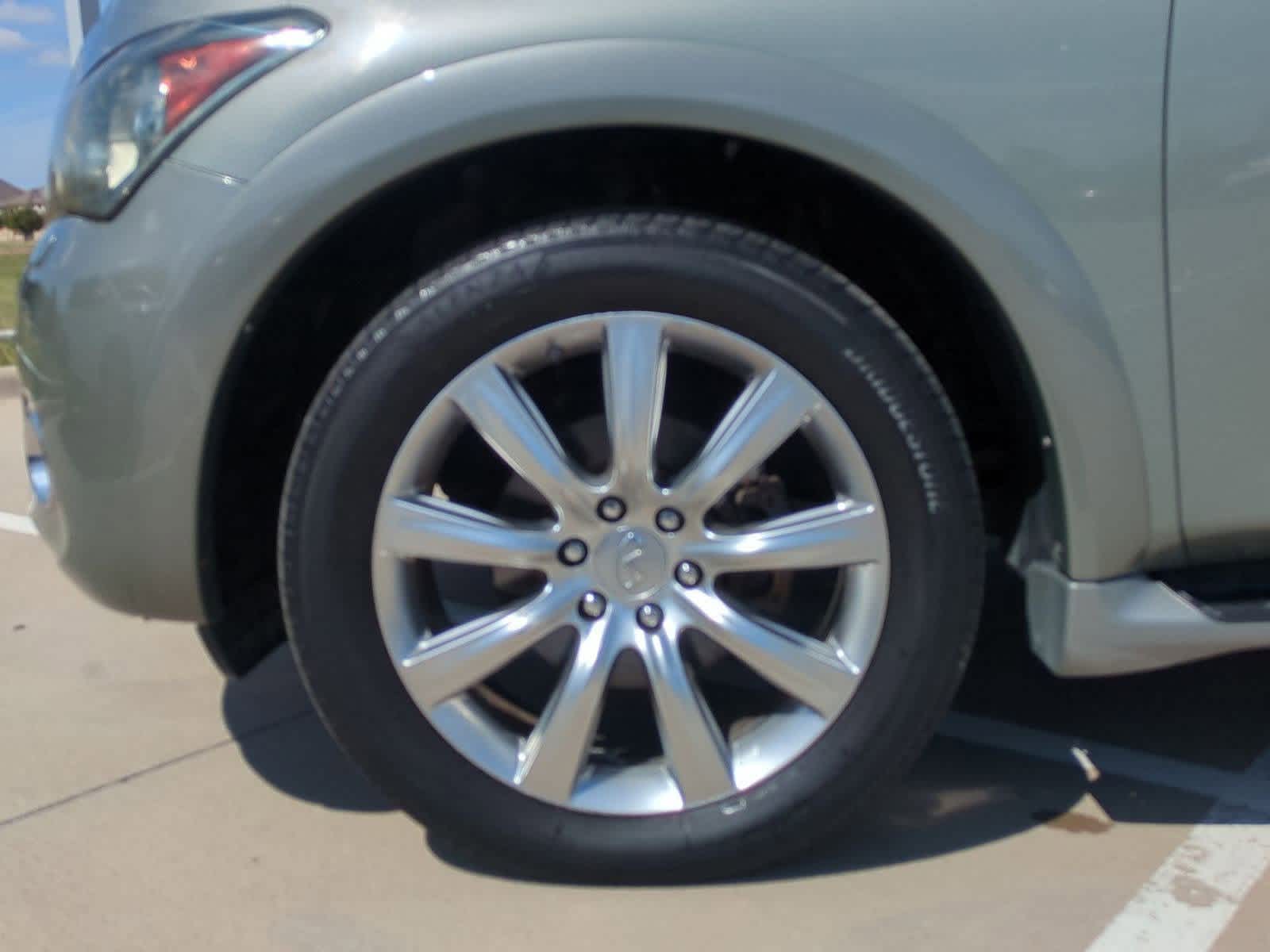 Thumbnail: 2011 INFINITI QX56 - 13