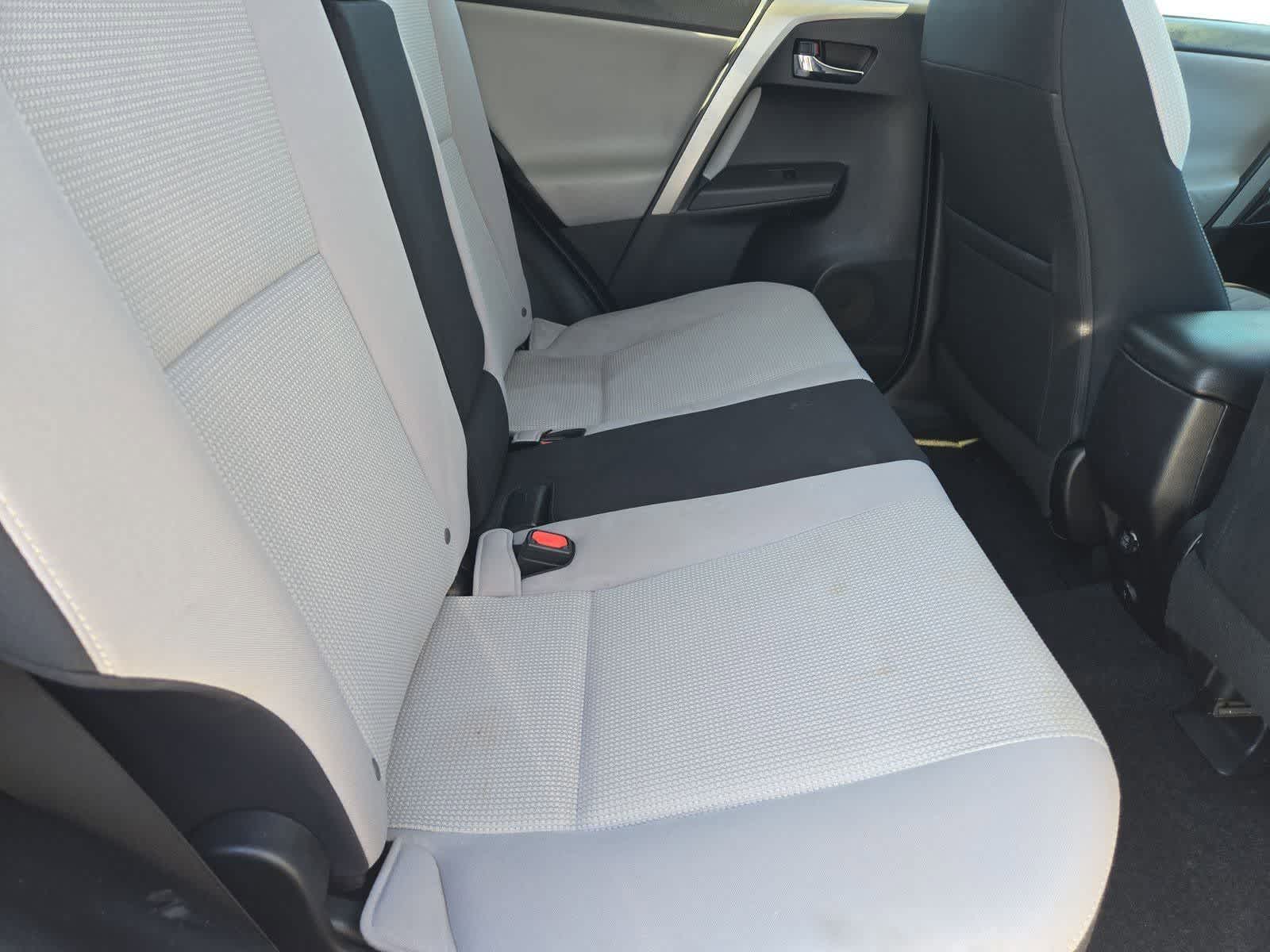 Thumbnail: 2016 Toyota RAV4 - 21