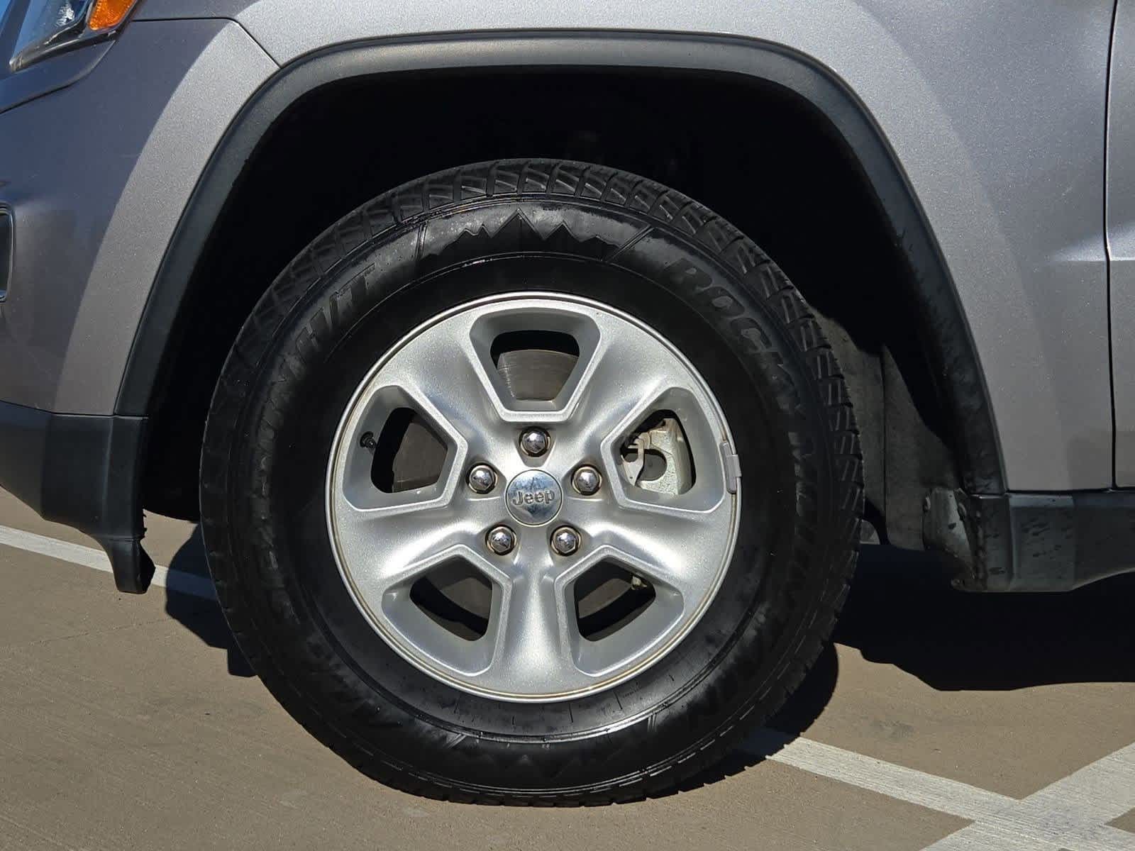 Thumbnail: 2016 Jeep Grand Cherokee - 13