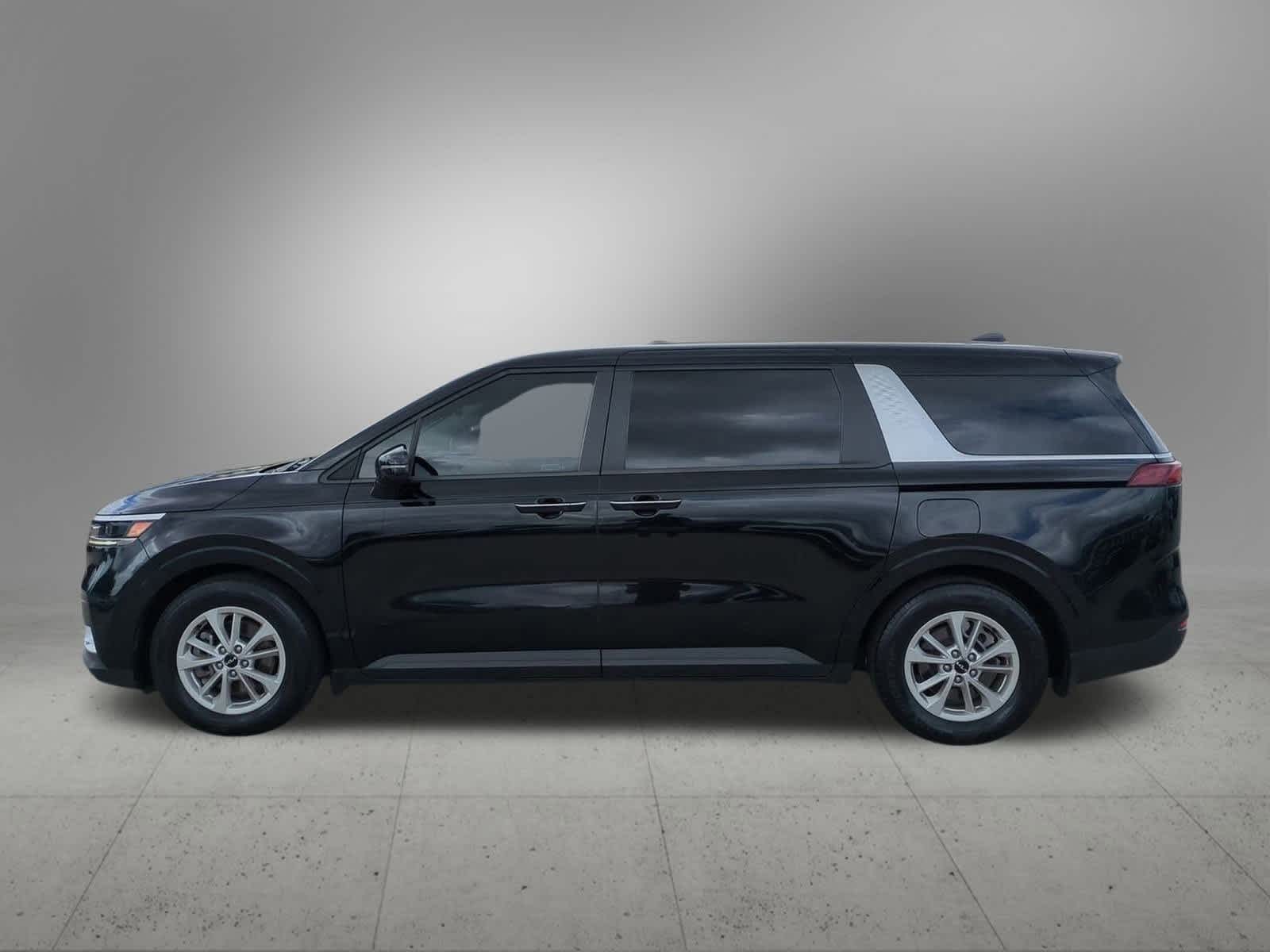 Thumbnail: 2023 Kia Carnival - 3