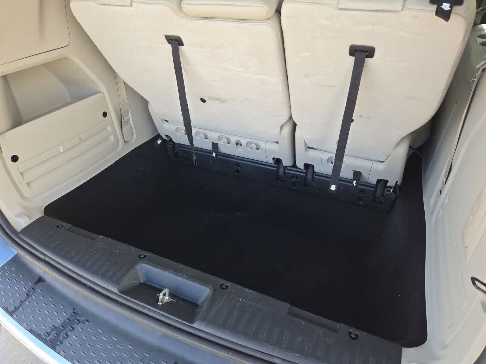 Thumbnail: 2013 Chrysler Town & Country - 30