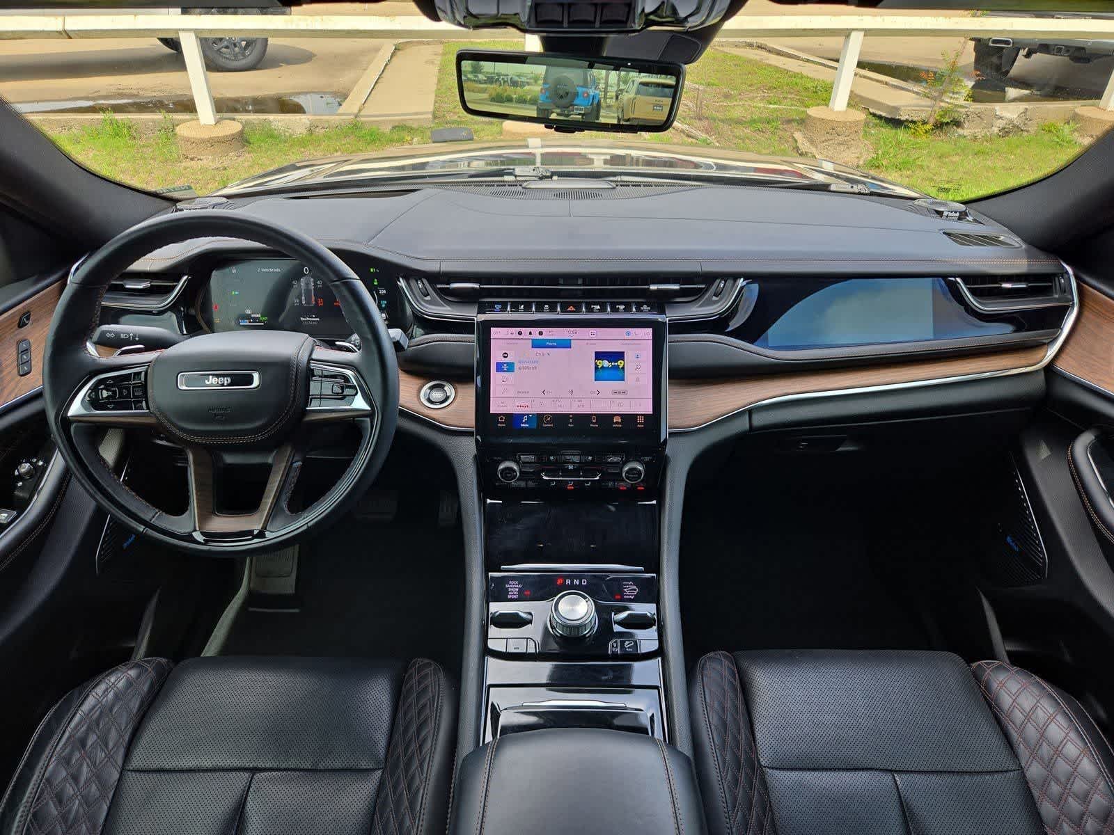 Thumbnail: 2022 Jeep Grand Cherokee - 16