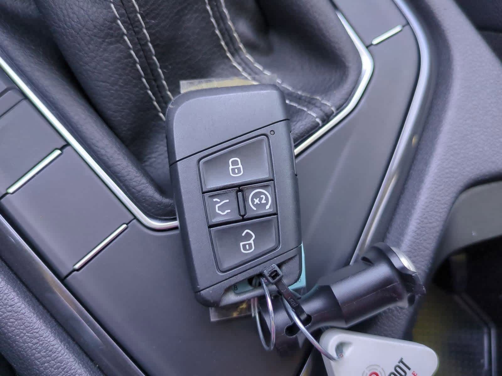 Thumbnail: 2022 Volkswagen Tiguan - 34