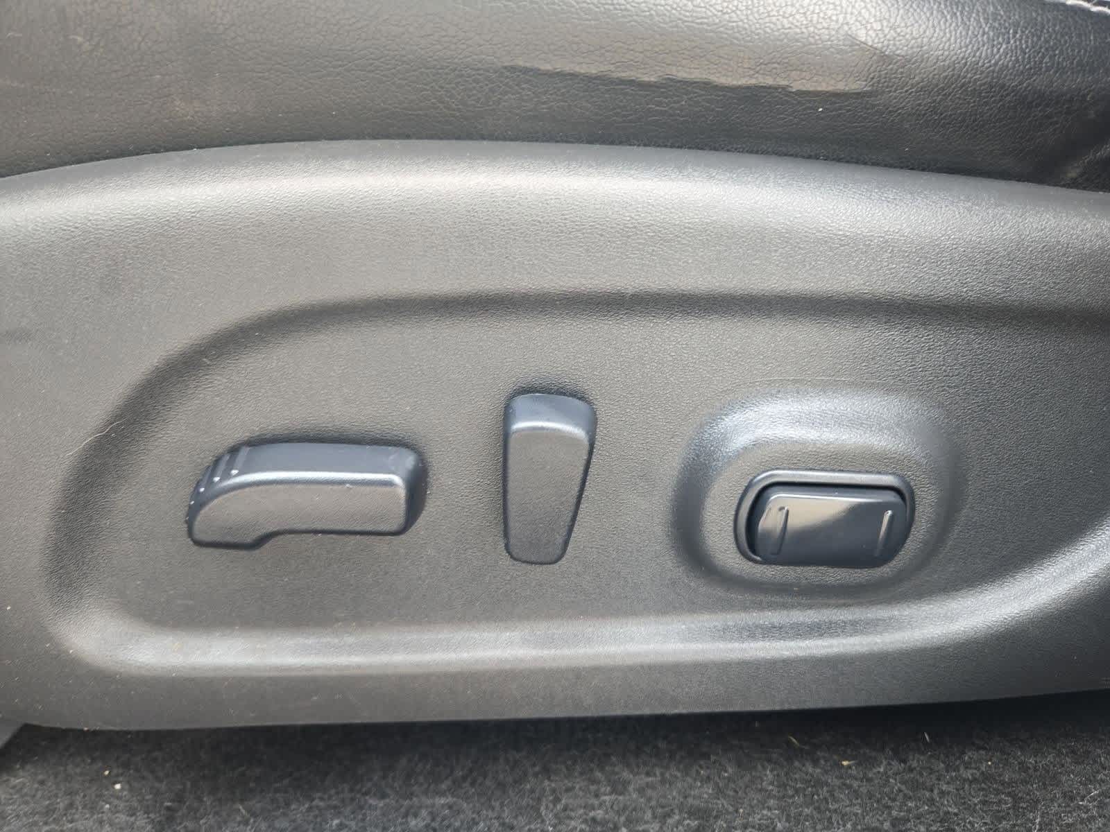 Thumbnail: 2015 Nissan Pathfinder - 16