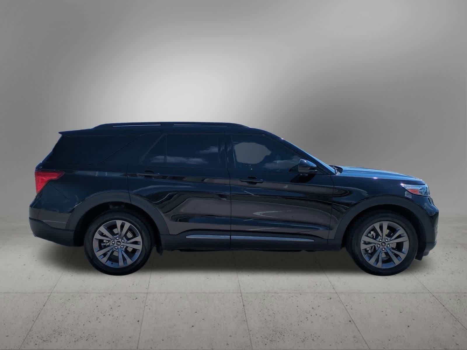 Thumbnail: 2022 Ford Explorer - 7