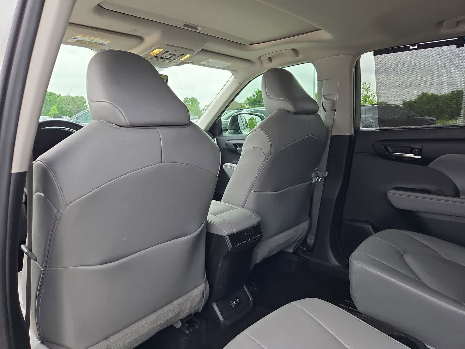 Thumbnail: 2021 Toyota Highlander - 17
