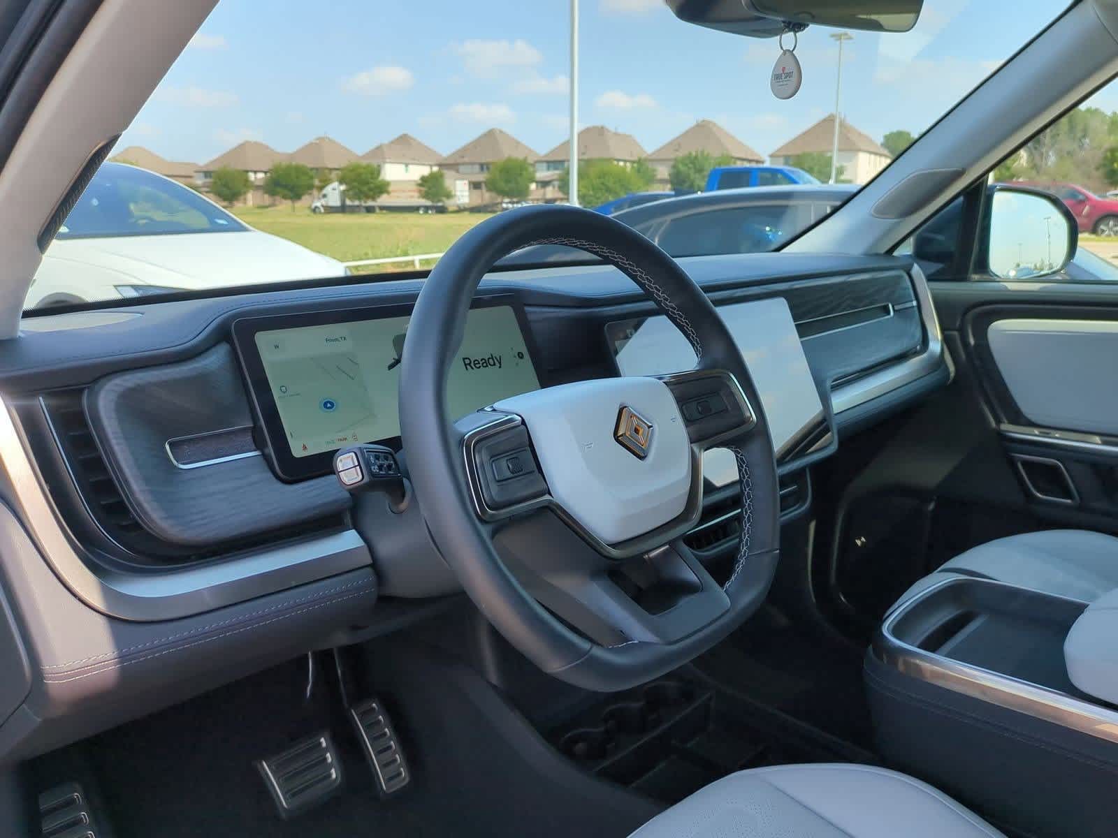 Thumbnail: 2023 Rivian R1S - 2