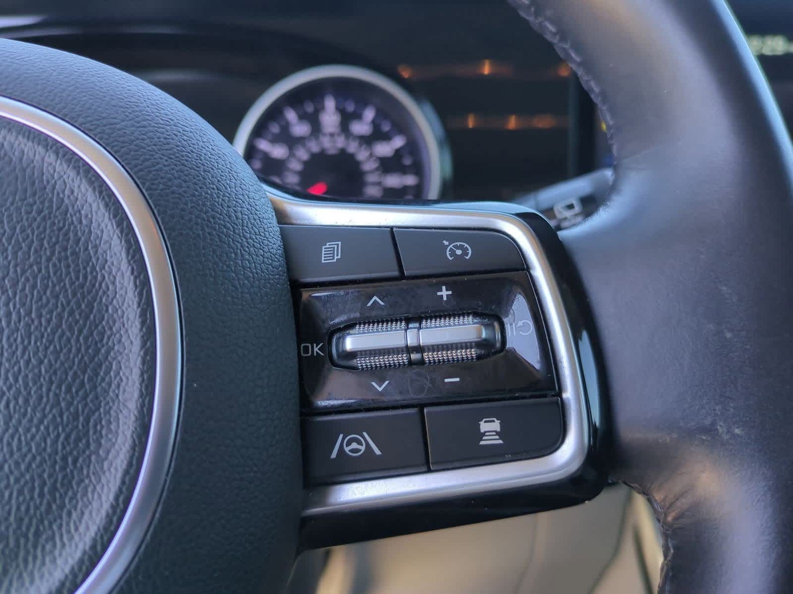 Thumbnail: 2023 Kia Carnival - 23