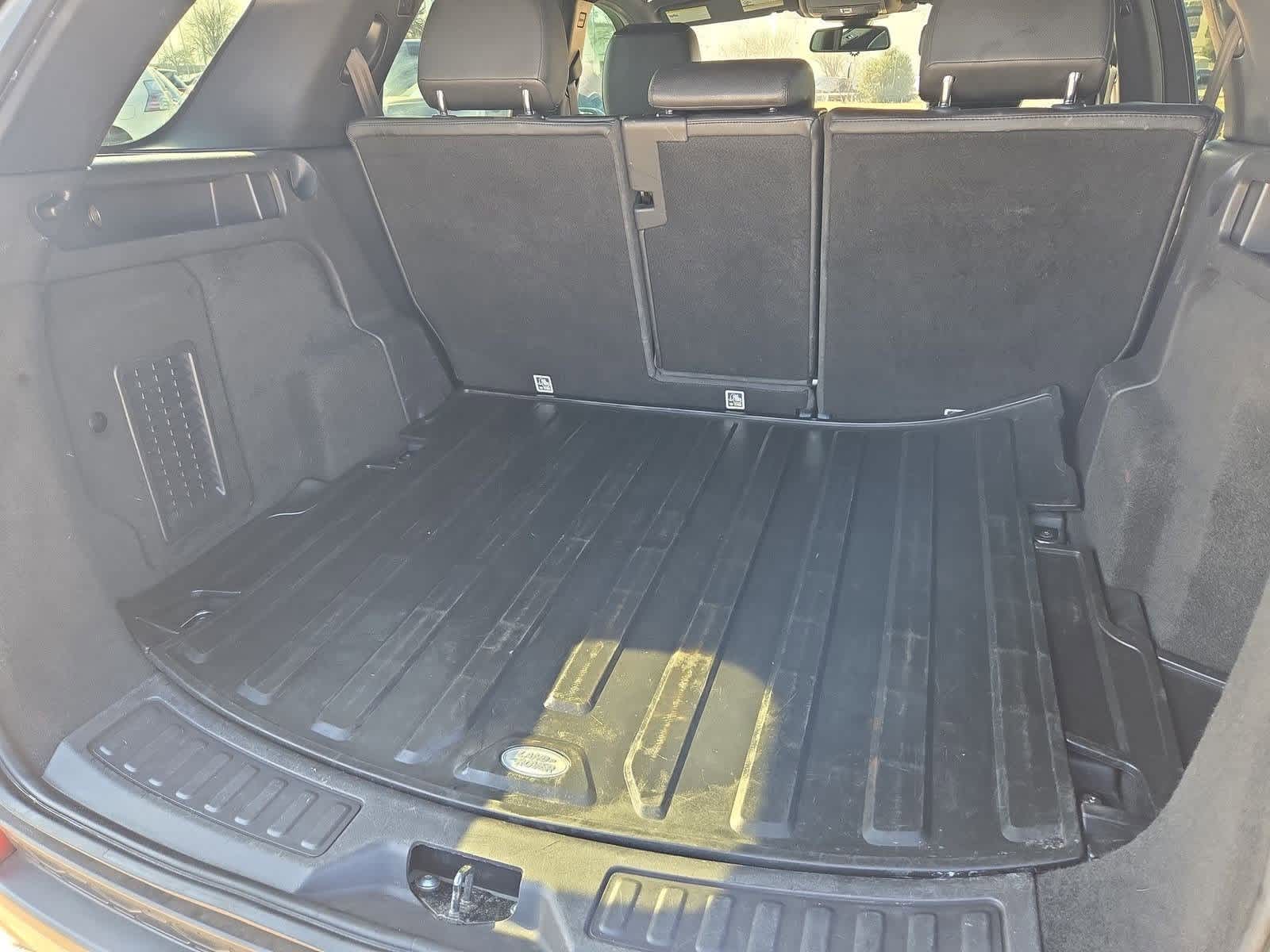 Thumbnail: 2015 Land Rover Discovery Sport - 35