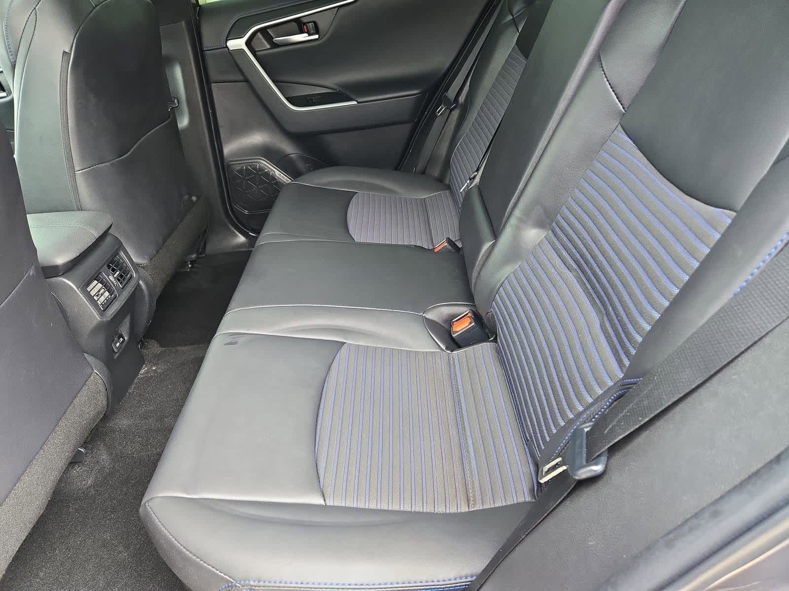 Thumbnail: 2022 Toyota RAV4 - 19