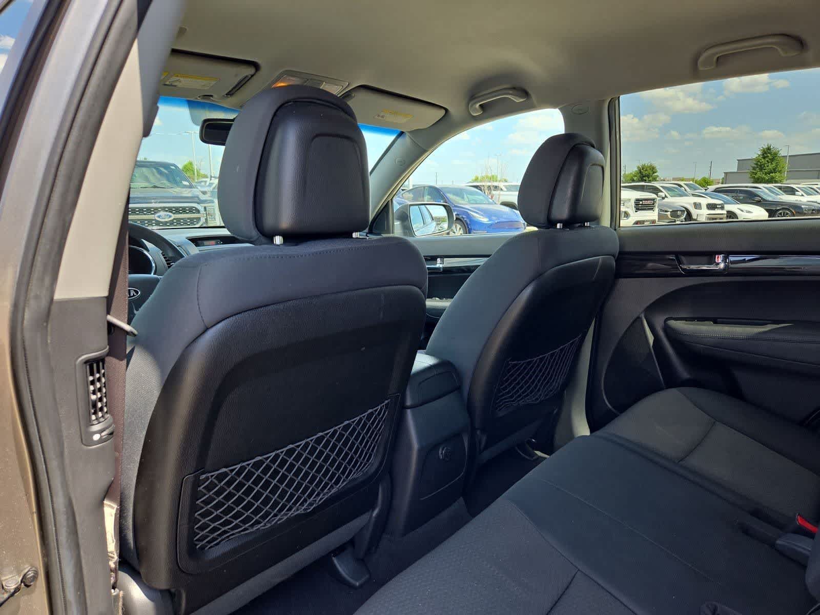 Thumbnail: 2013 Kia Sorento - 16