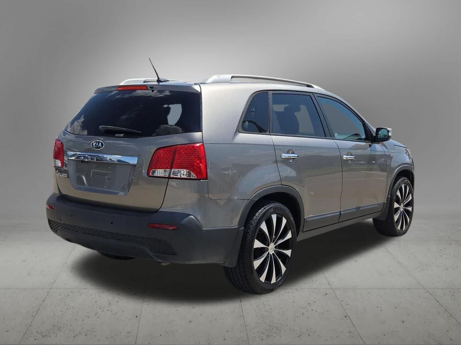 Thumbnail: 2013 Kia Sorento - 6