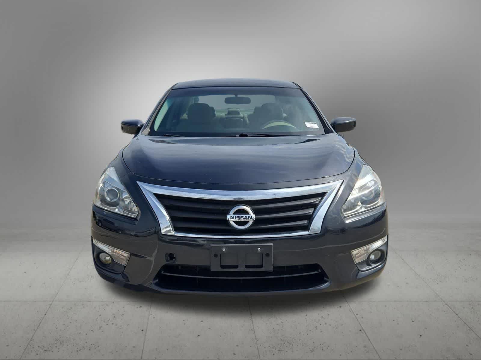 Thumbnail: 2015 Nissan Altima - 9