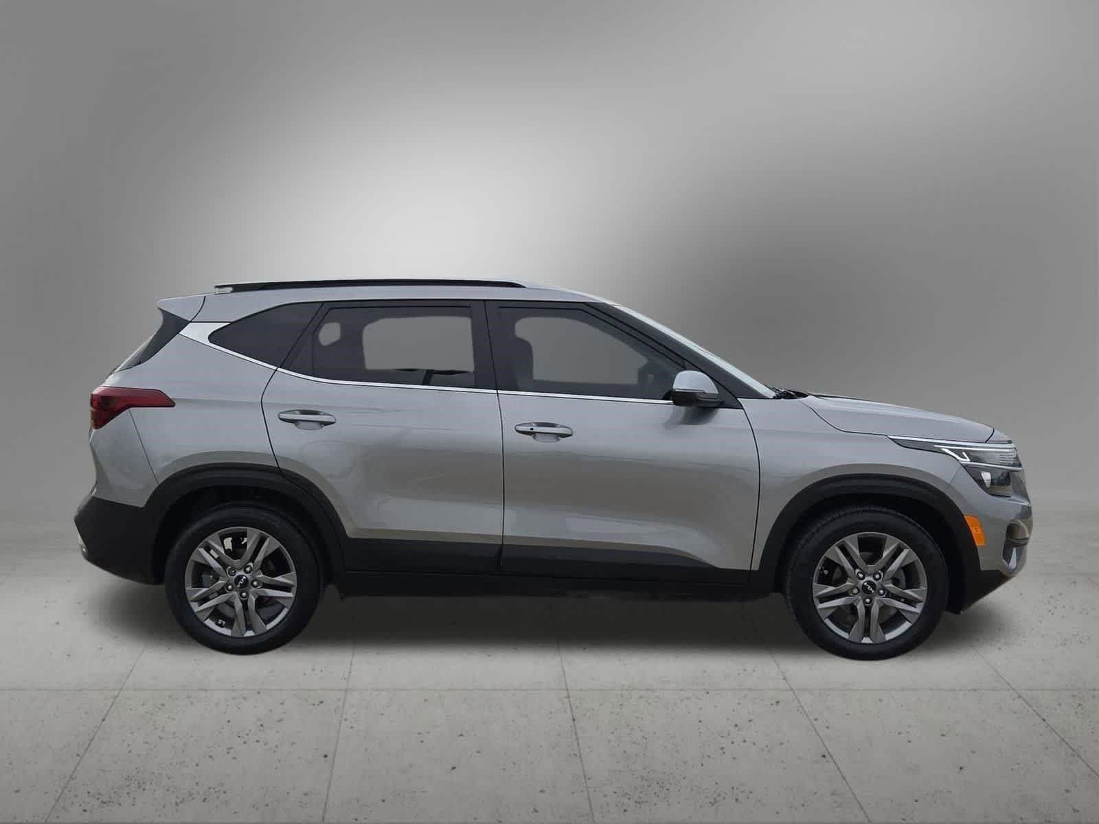 Thumbnail: 2023 Kia Seltos - 7