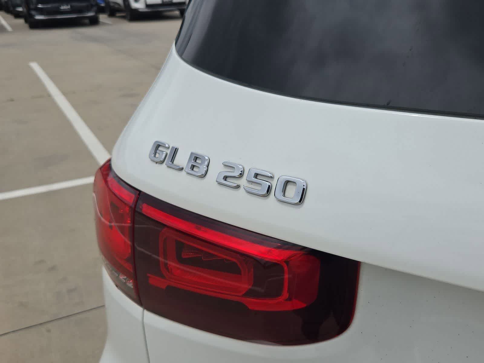 Thumbnail: 2022 Mercedes-Benz GLB - 12