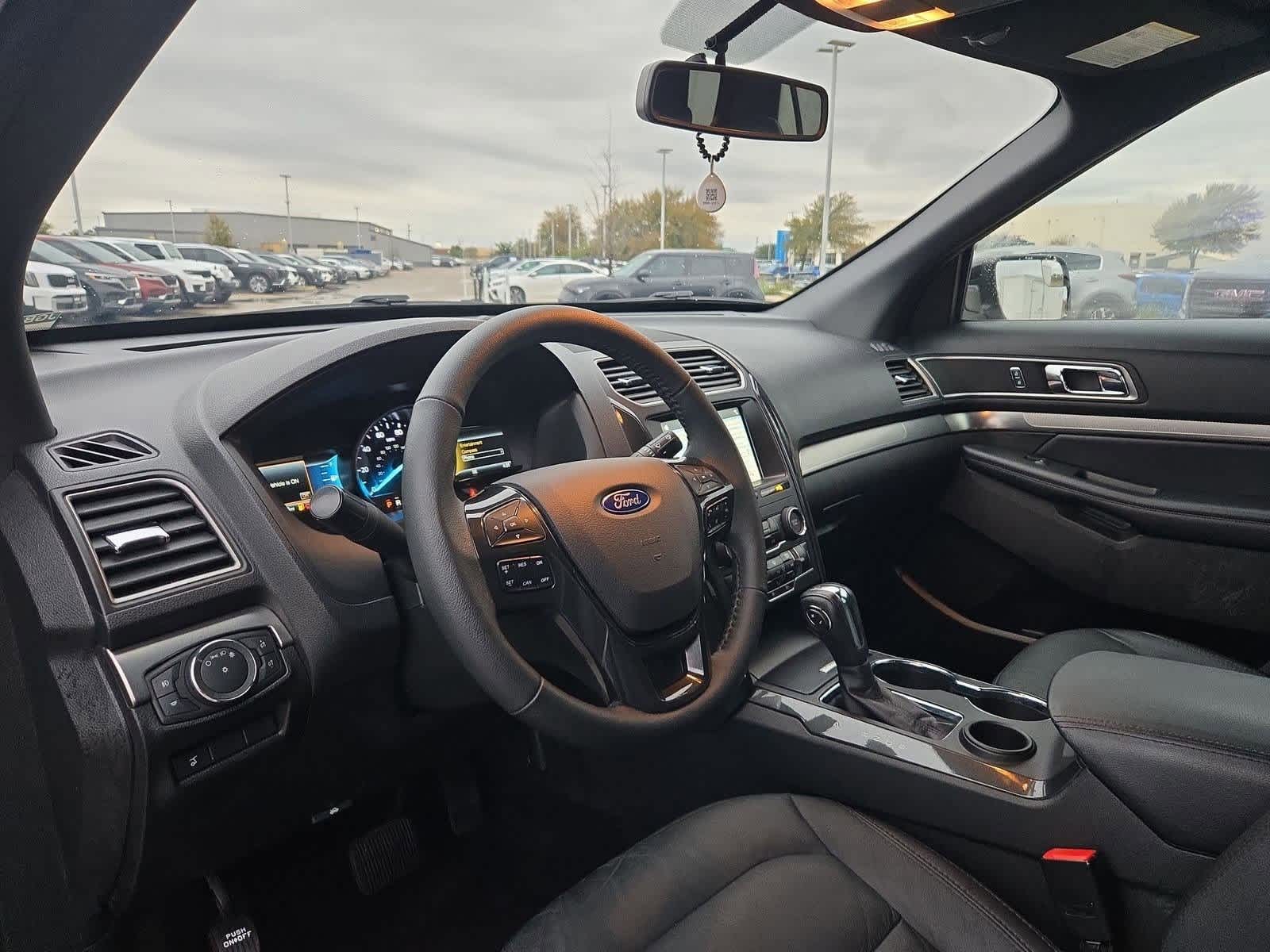 2018 Ford Explorer XLT photo 2