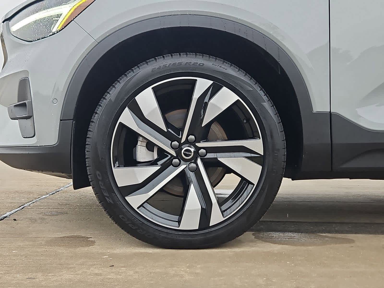 Thumbnail: 2024 Volvo XC40 - 13