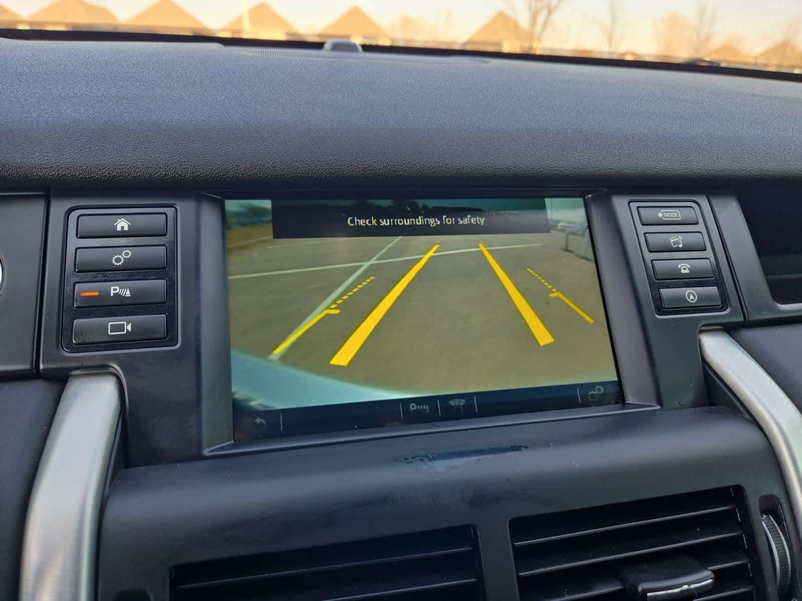 Thumbnail: 2015 Land Rover Discovery Sport - 31