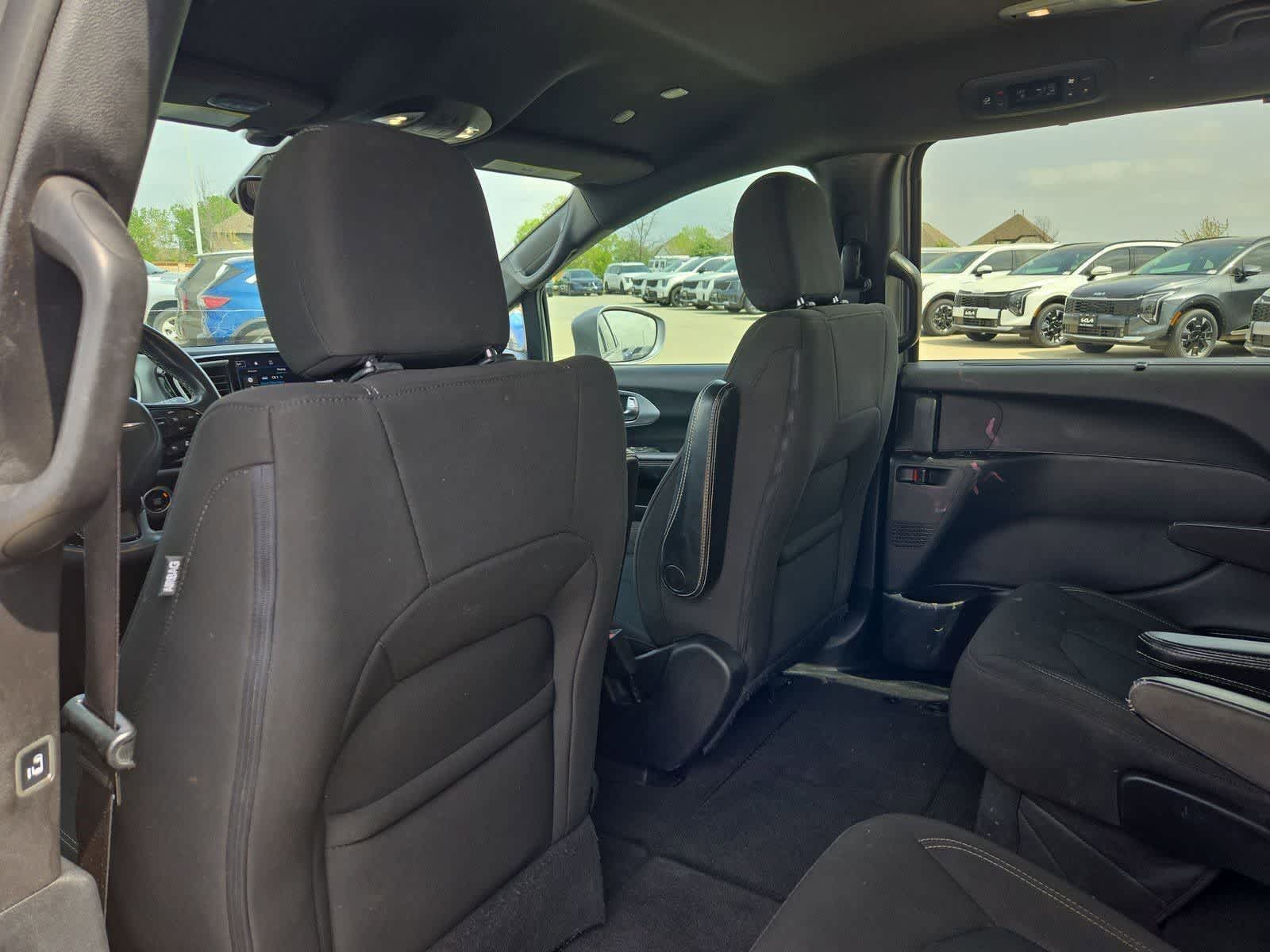 Thumbnail: 2021 Chrysler Pacifica - 16