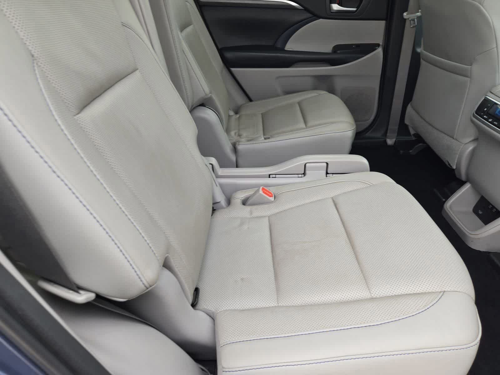 Thumbnail: 2019 Toyota Highlander - 20