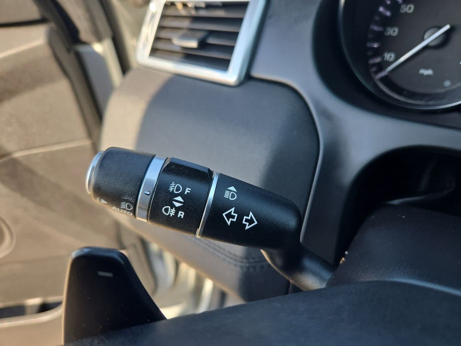 Thumbnail: 2015 Land Rover Discovery Sport - 28