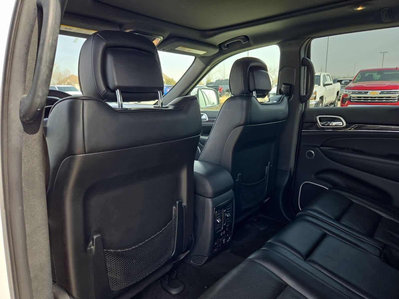 Thumbnail: 2016 Jeep Grand Cherokee - 17