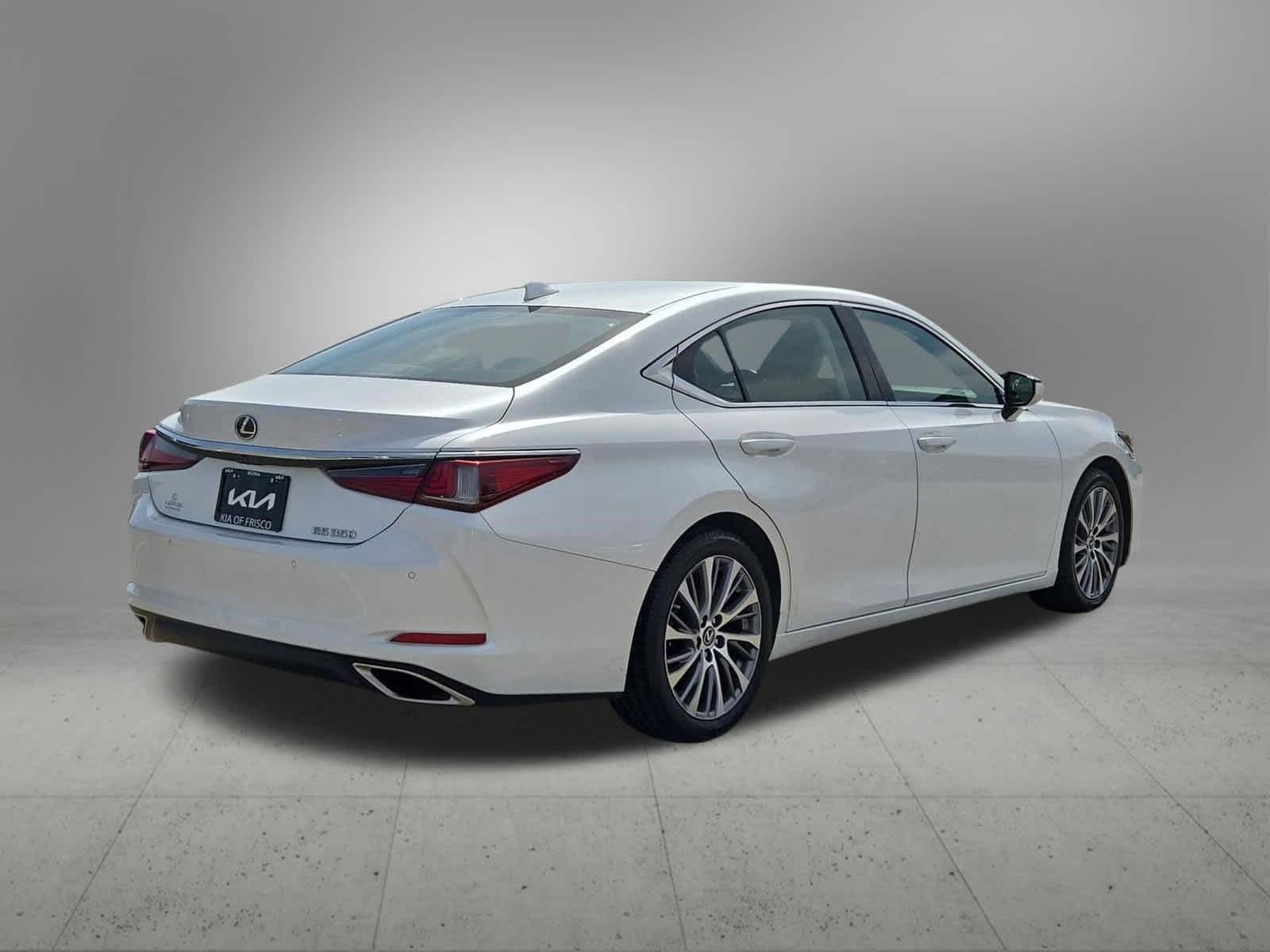 Thumbnail: 2021 Lexus ES - 6