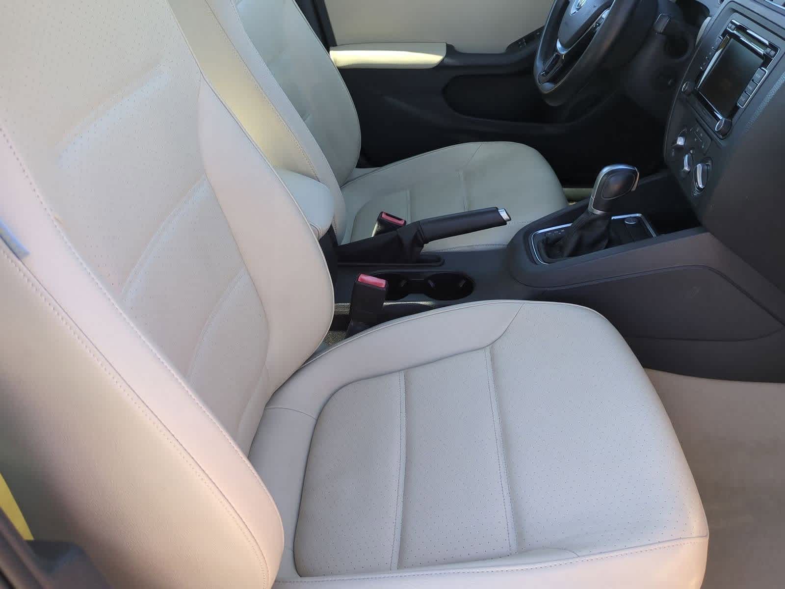 Thumbnail: 2015 Volkswagen Jetta - 21