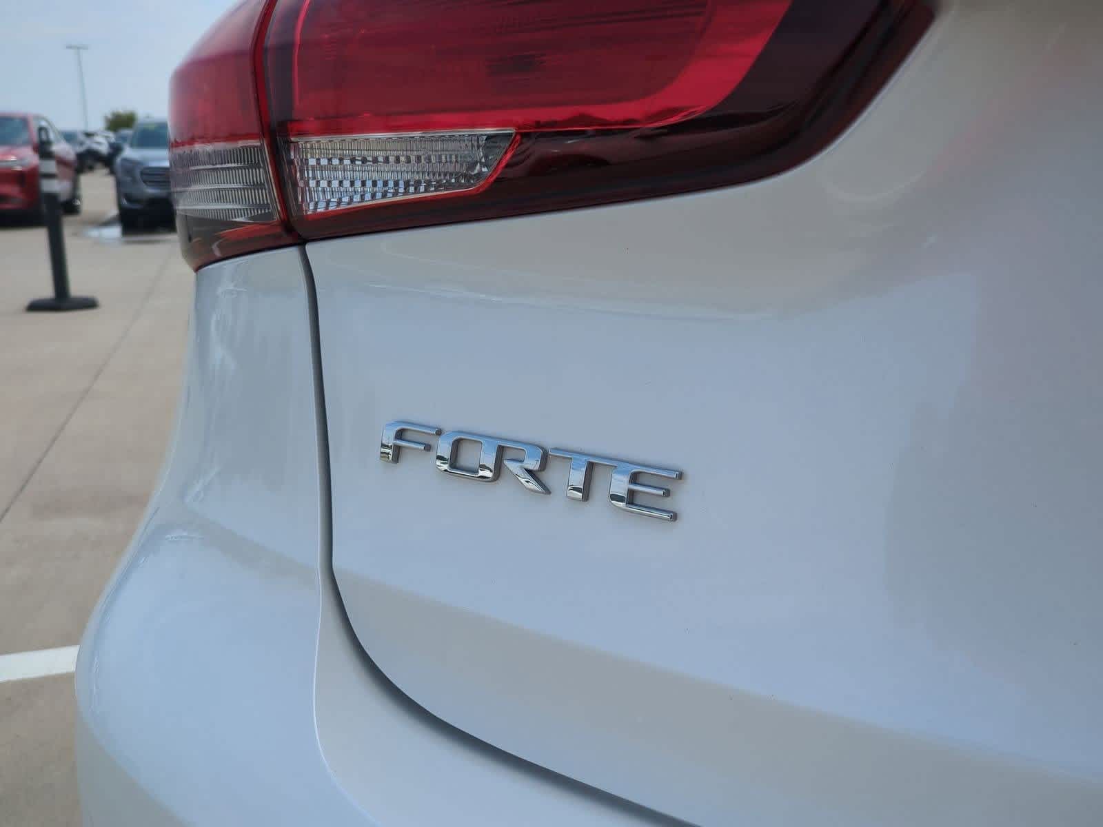 Thumbnail: 2018 Kia Forte - 11