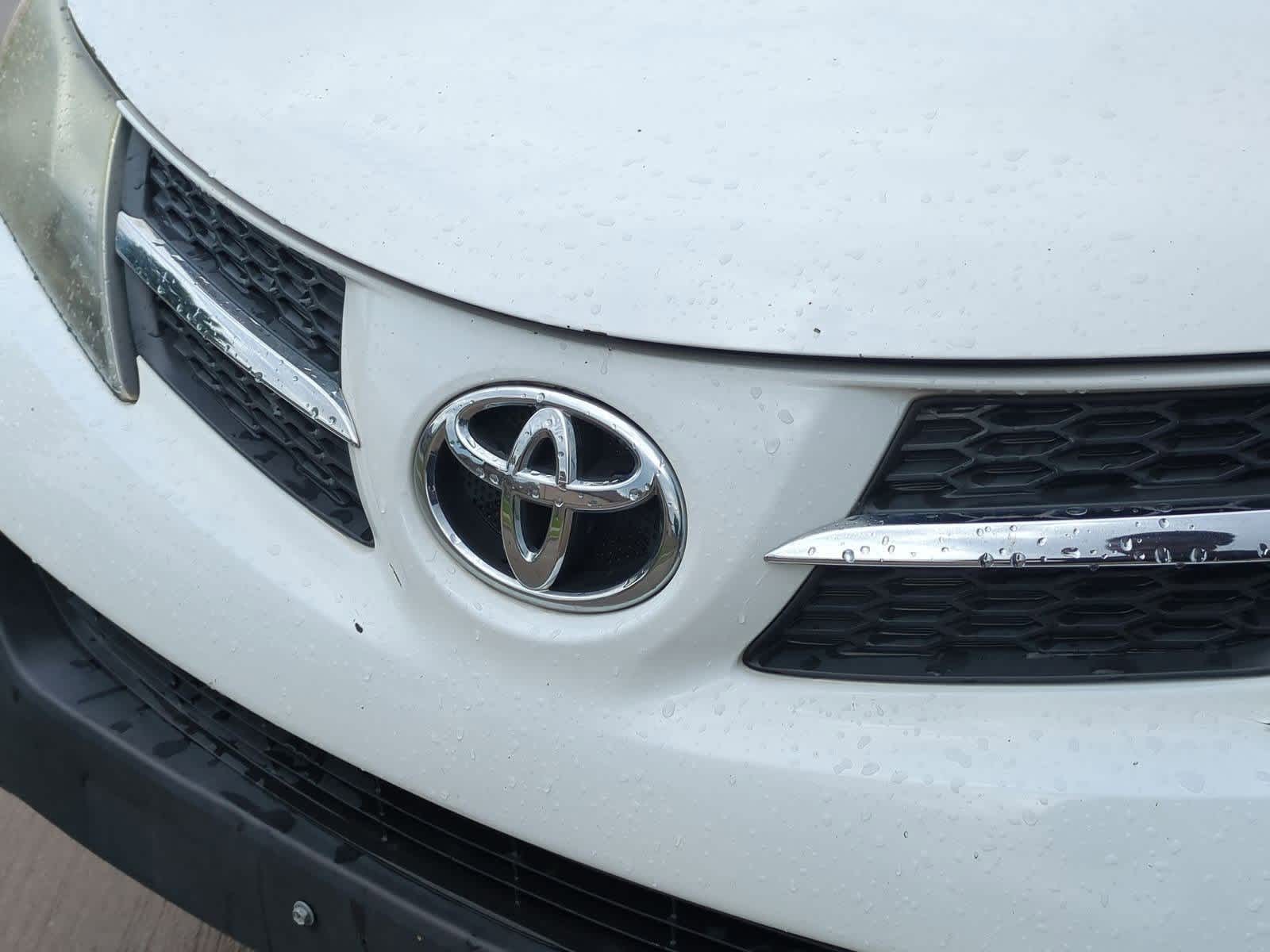 Thumbnail: 2013 Toyota RAV4 - 11