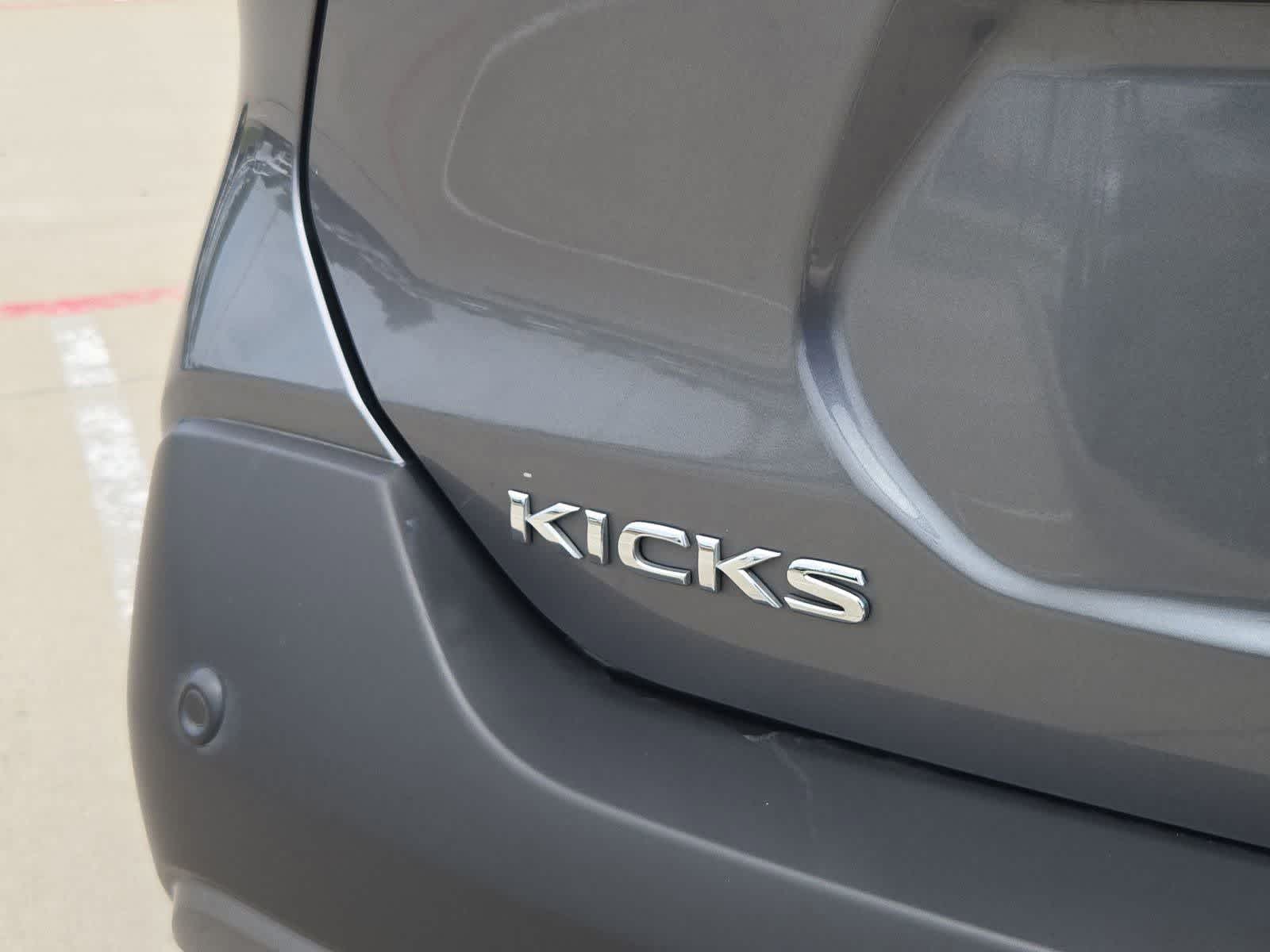 Thumbnail: 2020 Nissan Kicks - 12