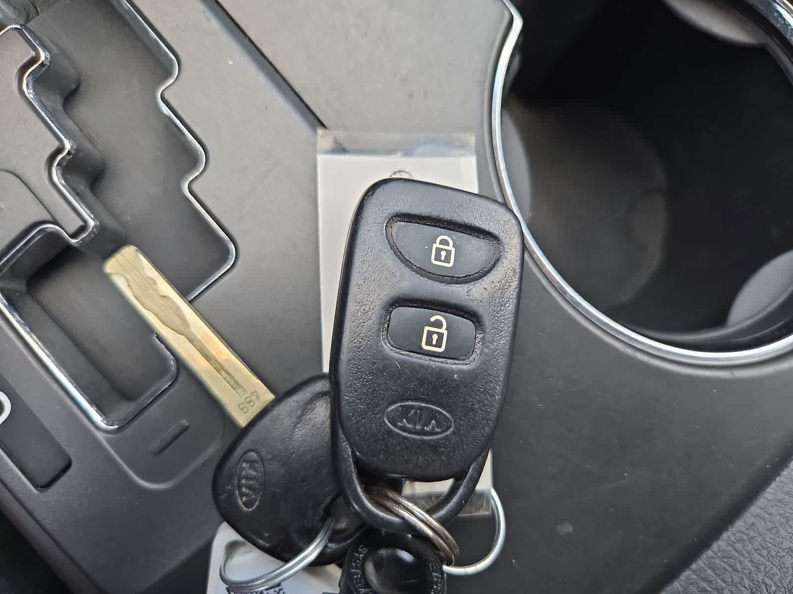 Thumbnail: 2013 Kia Sorento - 30