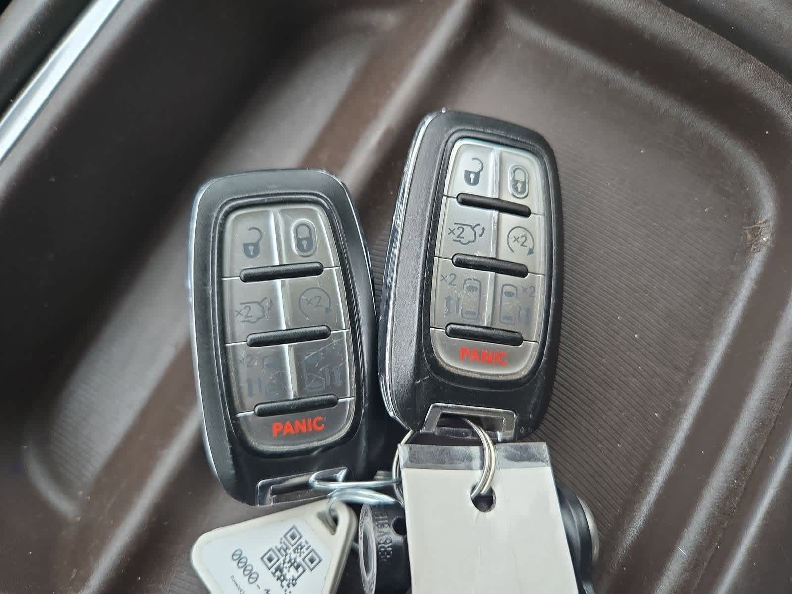 Thumbnail: 2018 Chrysler Pacifica - 32