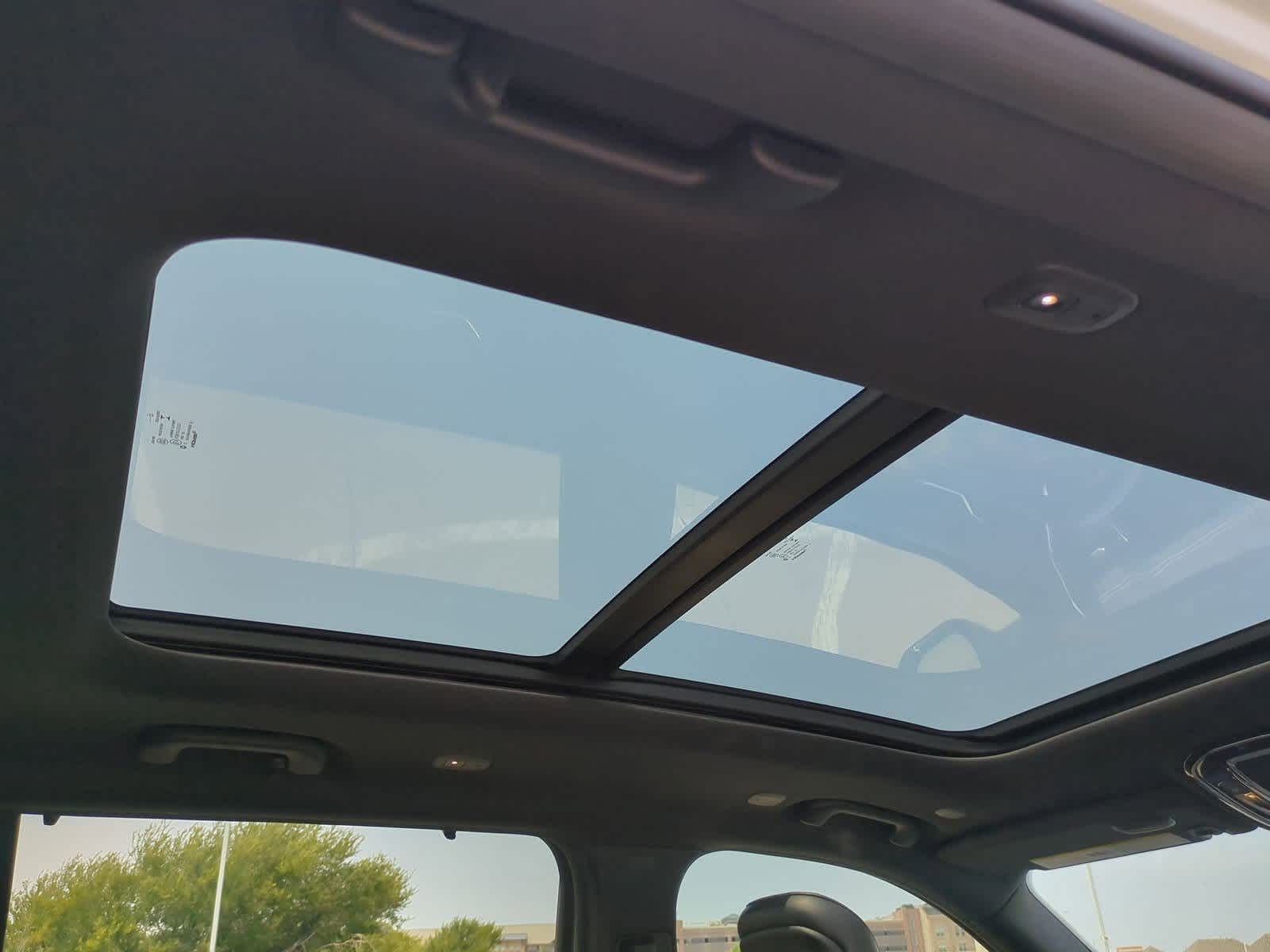 Thumbnail: 2022 Jeep Grand Cherokee - 21