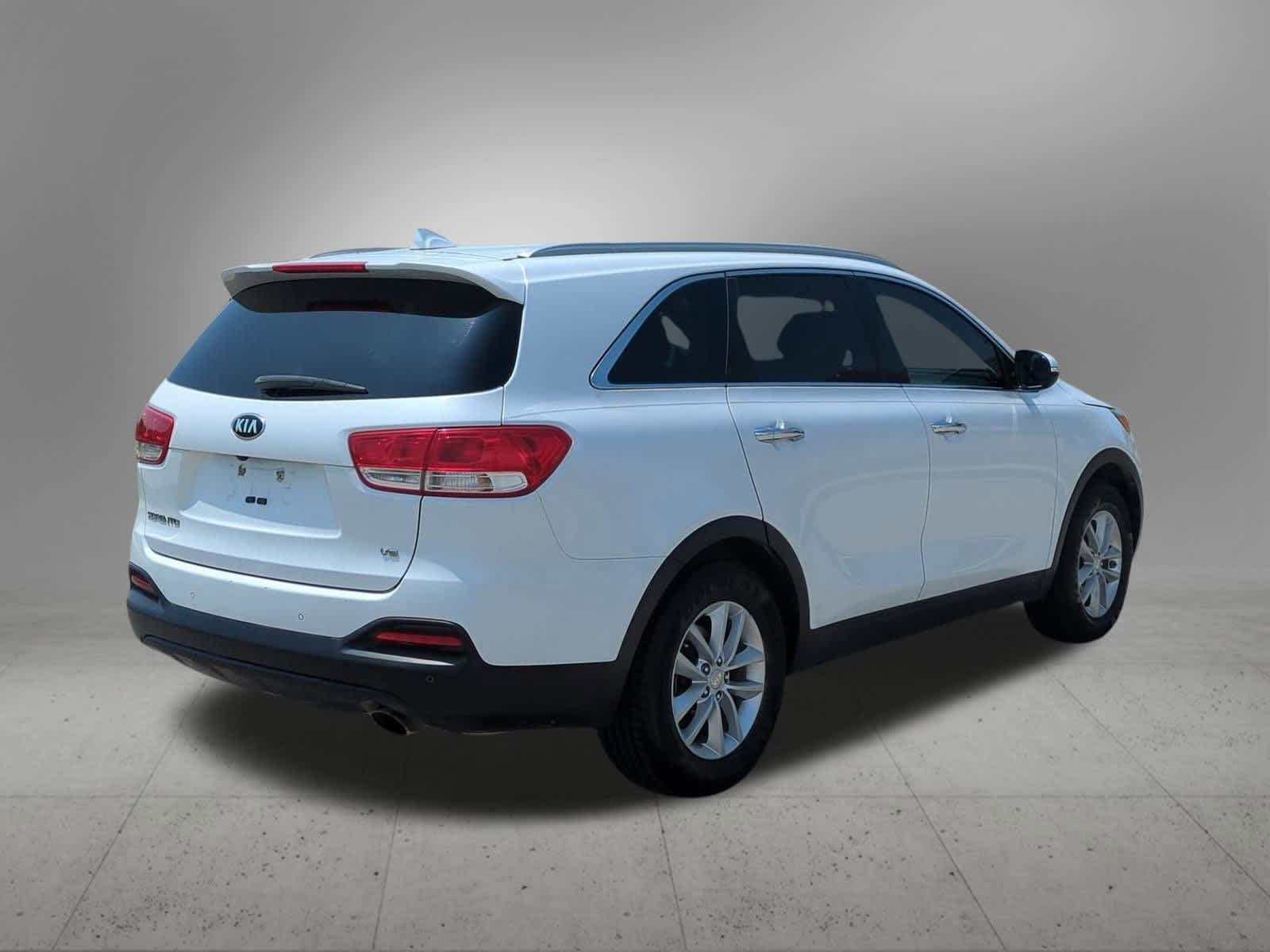 Thumbnail: 2016 Kia Sorento - 6
