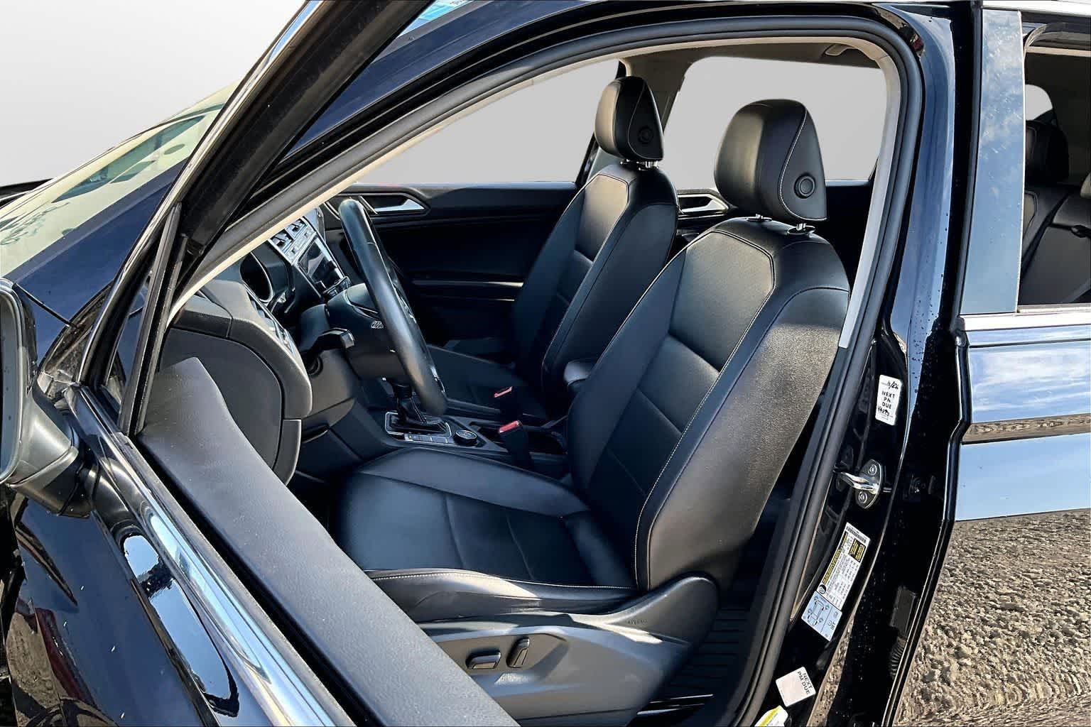 Thumbnail: 2021 Volkswagen Tiguan - 25